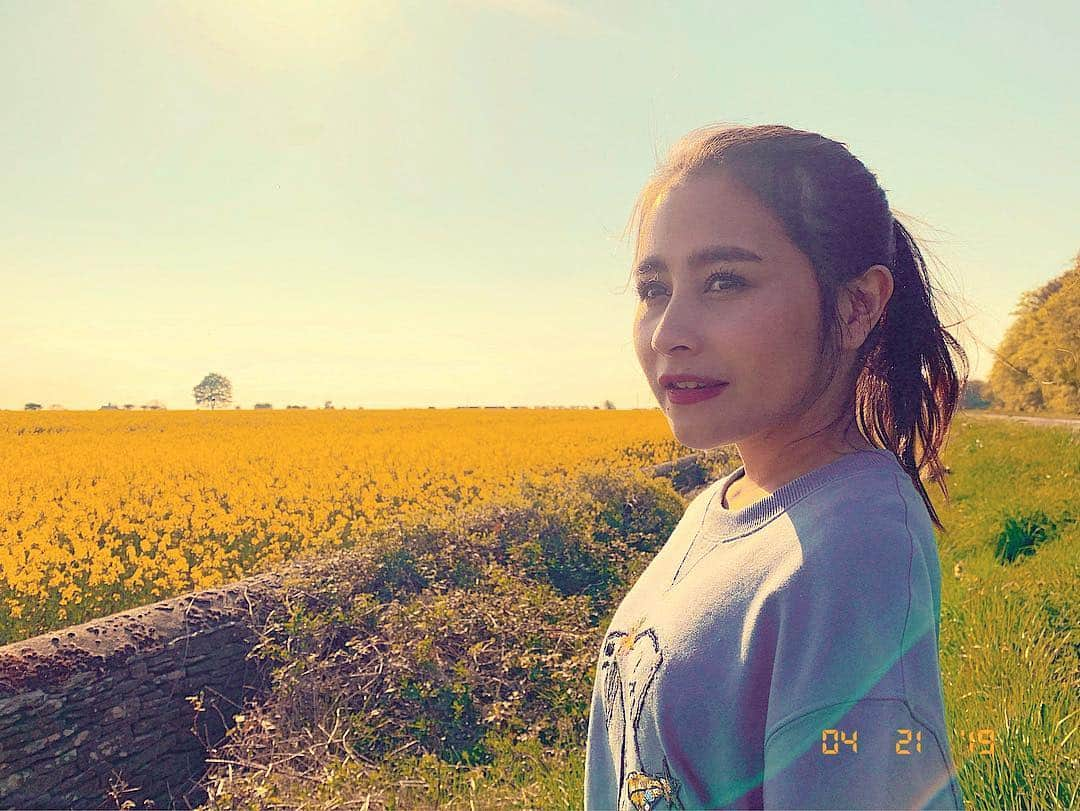 Prilly Latuconsinaさんのインスタグラム写真 - (Prilly LatuconsinaInstagram)「The most important thing is to enjoy your life, to be happy, it’s all that matters.」4月22日 16時37分 - prillylatuconsina96