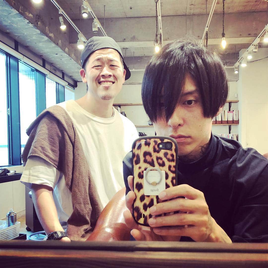 葉月さんのインスタグラム写真 - (葉月Instagram)「からの関口さん 最近色んなとこで切ってるみたいだけど、今日は池袋のRamsHairというお店で切ってもらいました  聞けば年始から髪の毛切ってなかったみたい そら伸び散らかします  前髪復活  #SEKI_PUNK #RamsHair」4月22日 16時37分 - lynch_hazuki
