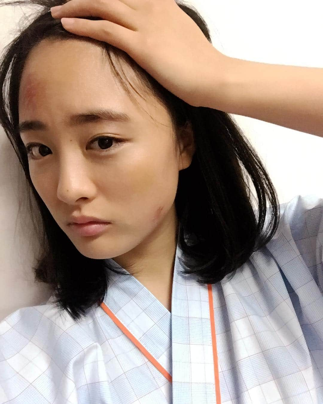 大友花恋さんのインスタグラム写真 - (大友花恋Instagram)「いつ眠、最終回が配信されて今日で1週間。 ってことで、ちょっとしたネタバレ写真を。 蛍、傷だらけ。 #いつ眠」4月22日 16時41分 - karen_otomo