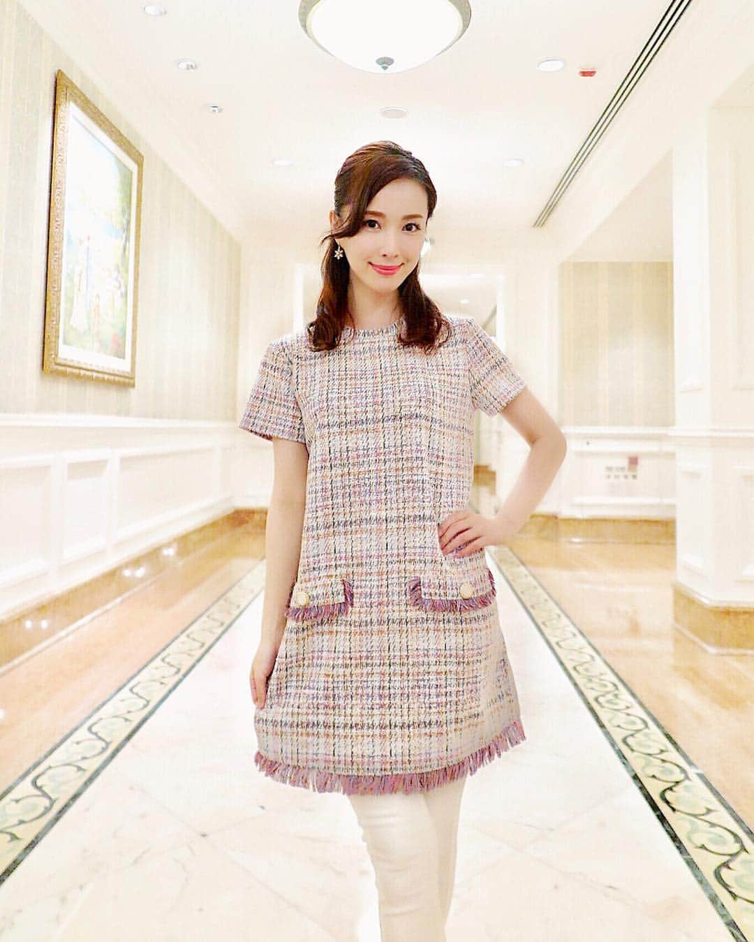 瀬戸早妃さんのインスタグラム写真 - (瀬戸早妃Instagram)「✈️🏰👗🥰💕﻿ ﻿ ﻿ 旅行で大活躍だったチュニックワンピース👗💕﻿ ＠montresorsaki ﻿ #モントレゾール #montresor﻿ ﻿ 私は163cmでミニ丈なので、チュニックとしてコーディネートしていますがもちろんワンピースとしてもお召し頂けます🥰✨﻿ ﻿ くるくる丸めて持って行きましたがシワになりにくくアイロンの心配がなくて良かったです✈️﻿ ﻿ #旅コーデ #旅行コーデ #チュニック #ワンピース #ミニ丈ワンピース #大人可愛い #大人カジュアル #カジュアルコーデ #コーディネート #ツイードワンピース #レギンスコーデ #cordinate #new #dress #ドレスショップ #dressshop #selectshop #セレクトショップ #パステルコーデ #パステルカラー #pastelcolor﻿ #fashion」4月22日 16時46分 - plievesaki