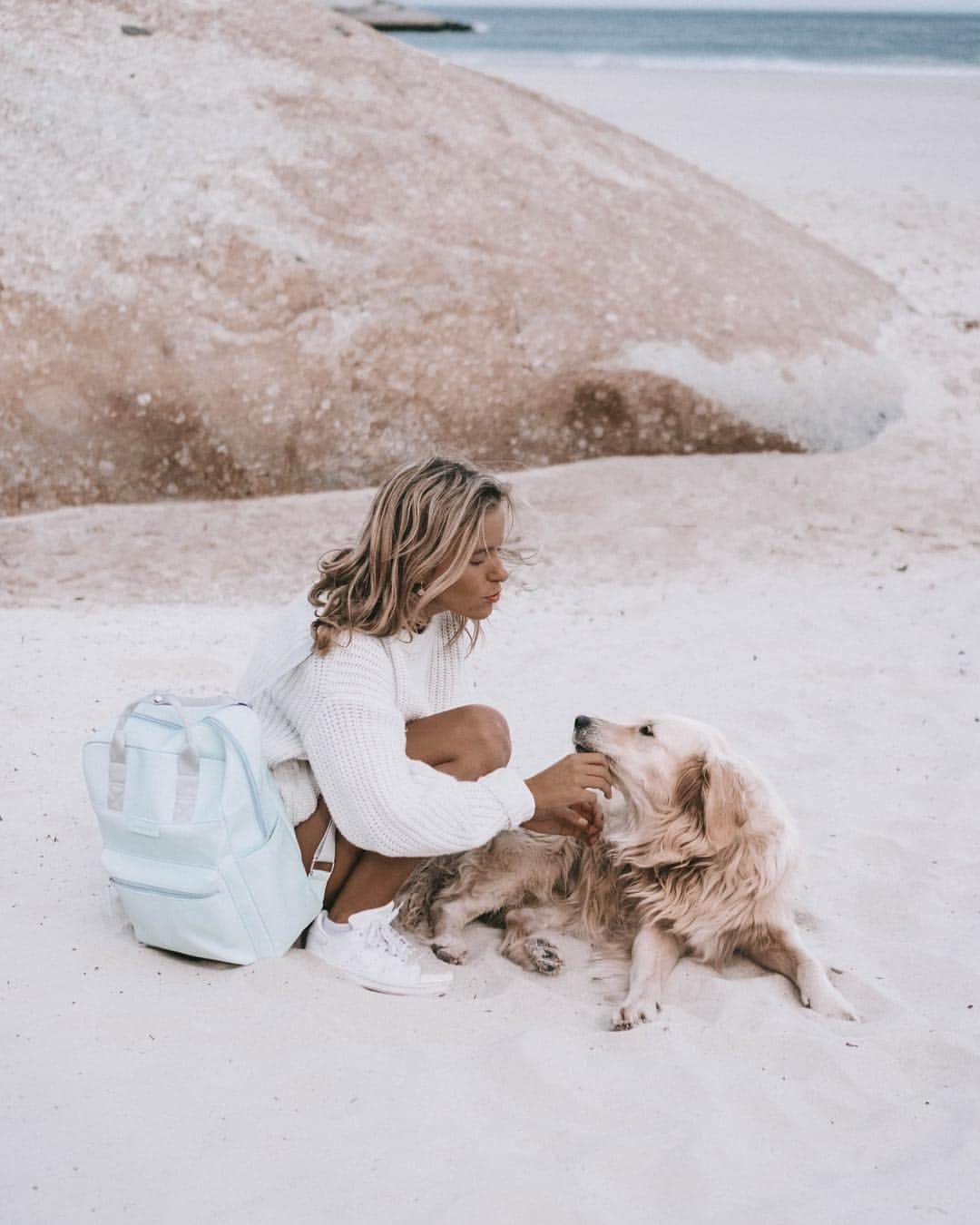 Kapten & Sonさんのインスタグラム写真 - (Kapten & SonInstagram)「'Some things just fill your heart without trying.' 🐶 Have a wonderful easter monday, kaptens! 🐣 @julescecilia wears our Bergen Mint! #bekapten #kaptenandson⠀ .⠀ .⠀ .⠀ #beachvibes #cutedog #dogstagram #puppies #traveladdicted #travelgoals #travelawesome #takemethere」4月22日 17時08分 - kaptenandson