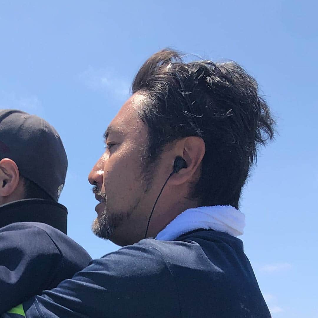 ユージさんのインスタグラム写真 - (ユージInstagram)「昨日沖縄から帰ってきました🏝BSプレミアムで放送される「釣り人万歳」のロケでした🐟船での撮影は揺れることがあるのでみんなで支え合って無事に終えることができました😆✨4Kカメラで撮影したからすっごい映像が綺麗らしいよ📺一本目の放送は6月2日17時30分からBSプレミアムにて」4月22日 17時09分 - yujigordon