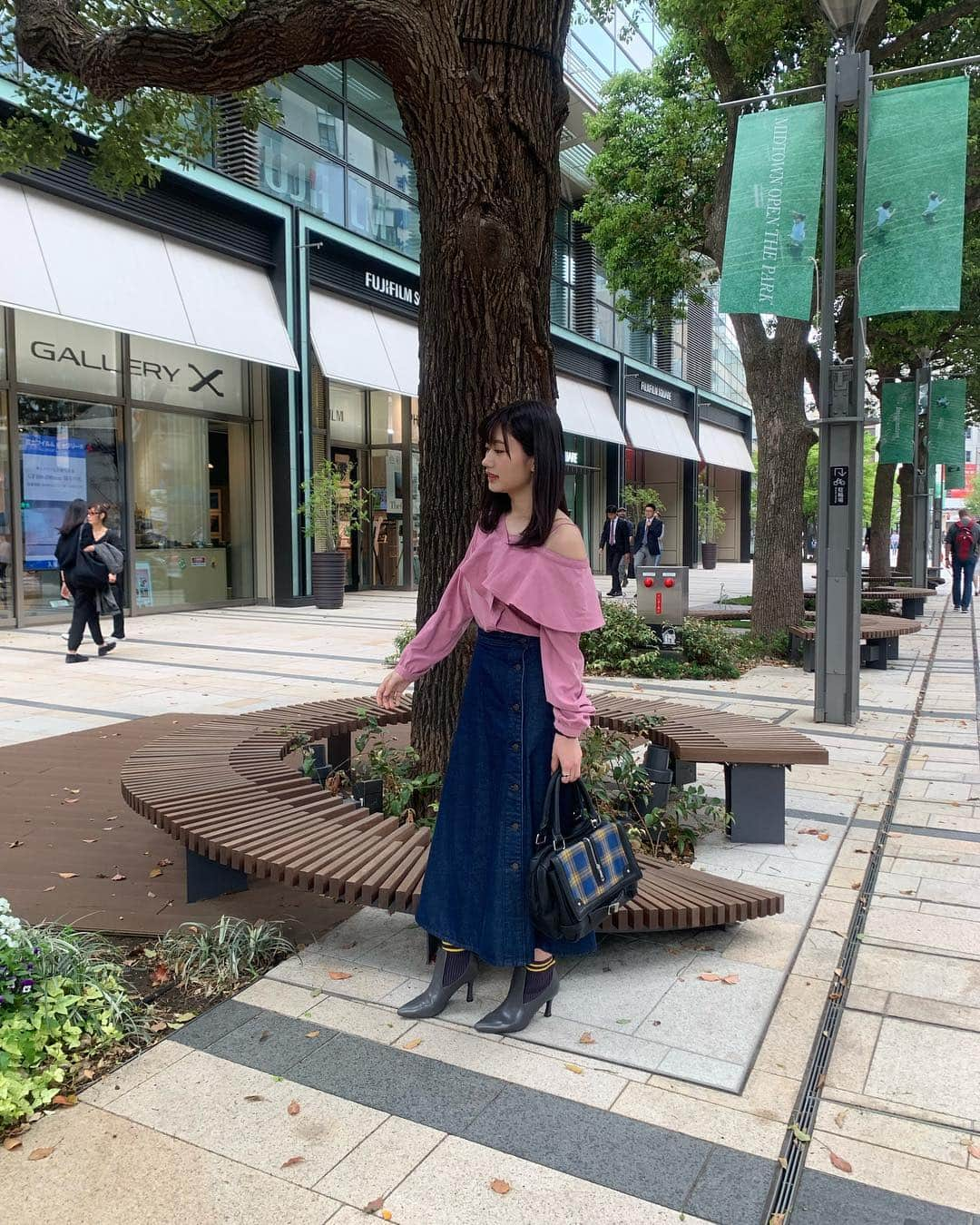 熊代珠琳さんのインスタグラム写真 - (熊代珠琳Instagram)「🍑 . . . . . . #fashion #code #ootd #outfit #dailylook #denim #gu #pink #tops #sunny #tokyo #japan #springfashion #instafashion #instagood #데일리룩 #패션 #오오티디 #옷스타그램 #아웃핏 #인친 #팔로우 #인스타데일리 #ファッション #コーデ #ジーユー #デニムサイドボタンロングスカート」4月22日 17時16分 - jurin_kumashiro