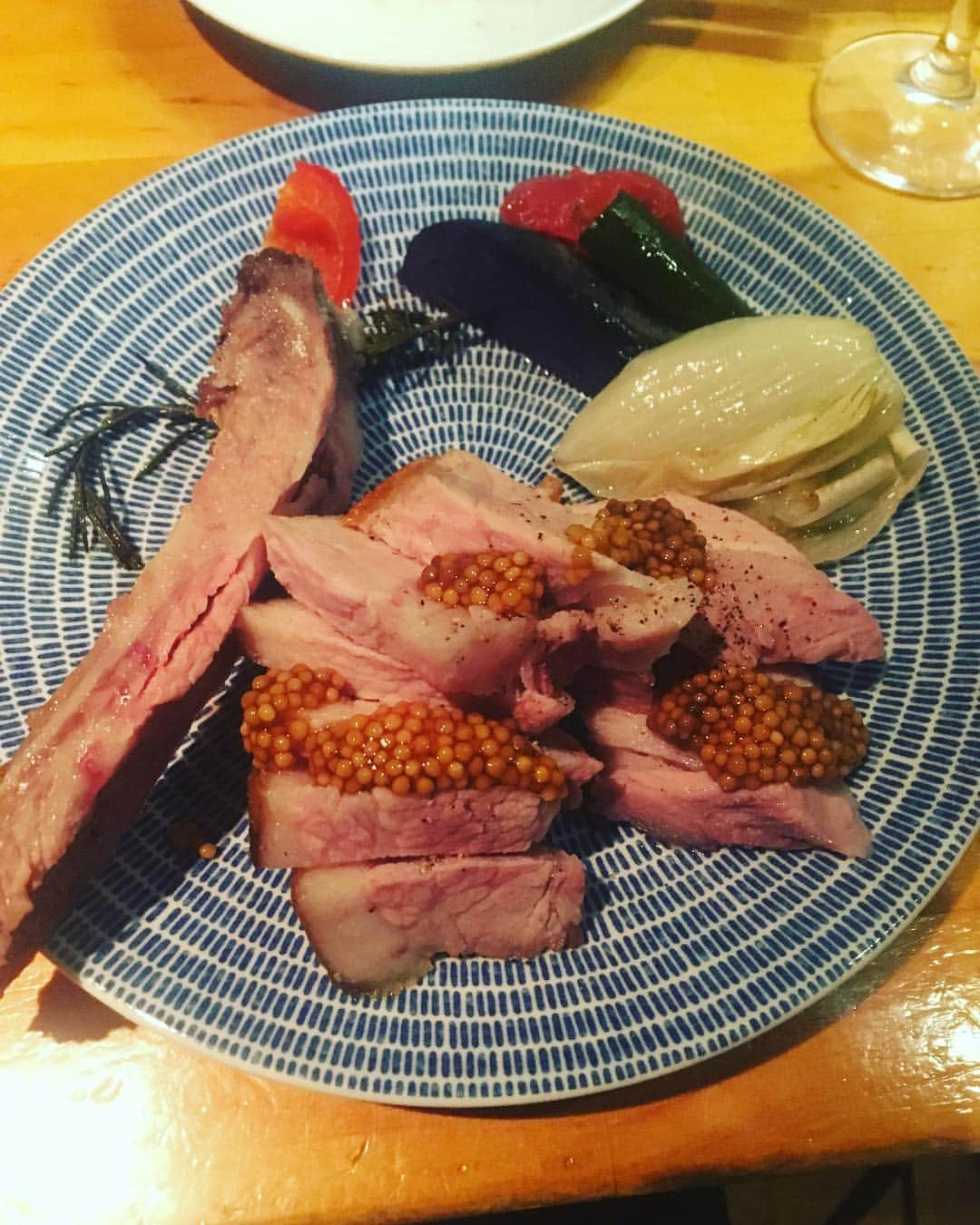 michi さんのインスタグラム写真 - (michi Instagram)「昨日はお友達の誕生日祝いで、お肉食べてきました！肉汁と笑顔に溢れた素敵な一夜でした^_^  そして、お待たせしました！ 半年ぶりとなるワンマンライブのお知らせです！ 【ライブ情報！】 ヤスミンライブ2019　デビュー14周年記念 「michi’s lounge〜令和とともに14周年〜」 デビュー14周年を記念して、ヤスミンワンマンライブの開催が大決定！！ 日時：2019年6月30日（日） 場所：川口SHOCK ON 開場時間：18時00～ 開演時間：18時30～ 前売：3500円 当日：4000円  出演：michi(vo)、久次米 真吾(Gt)他 ※チケット予約時の注意事項※ ・ご予約は、ヤスミンHP内 Contact よりお申し込み下さい。 ・全席自由席となります。入場順にお好きなお席へご案内いたします。 ・必要事項をご記入の上、SUBJECTは「チケット予約」を選択して下さい。また、お手数ですが「MESSEAGE」内にはご予約人数をご記入下さい。 ・定員に達し次第、予約受付終了とさせて頂きます。 ・キャンセルの場合は公演の２日前までに再度、Contact ページよりご連絡をお願い致します。 ・メール未着防止のため、パソコンからのメールのご予約をお勧めいたします。 ・ご予約メール送信後、 2日を経過しても返信がない場合、 メールのセキュリティ設定をご確認のうえ、お手数でも再度送信いただきますようお願いいたします。  皆様のご来場、ヤスミン、スタッフ一同、心よりお待ちしております。  #ヤスミン #ヤスミンライブ #ワンマンライブ #ショックオン #6月30日」4月22日 17時34分 - michi_jasmine