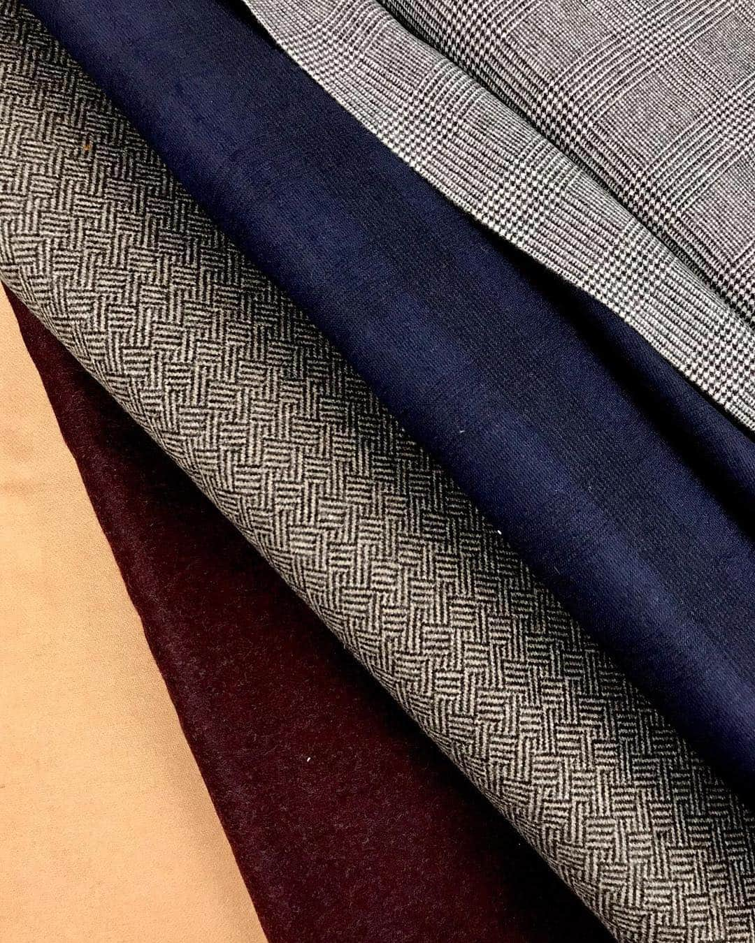 チェスターバリーさんのインスタグラム写真 - (チェスターバリーInstagram)「Coming soon… our AW19 fabrics. Cut from the finest European cloths which are soft to the touch and rich in colour. Which of these catch your eye? . . . .  #comingsoon #aw19 #autumnwinter19 #autumn #winter #newin#new#shopthelook#CBstyle#tailoredtofit#savilerow#menwithstyle#fashion#mensstyle#style#chesterbarrie#tailoring#menswear#jacket#mensfashion#Britishfashion#menslifestyle#london#newcollection#flannel#cloths #tweed #fabric」4月22日 17時37分 - chester_barrie