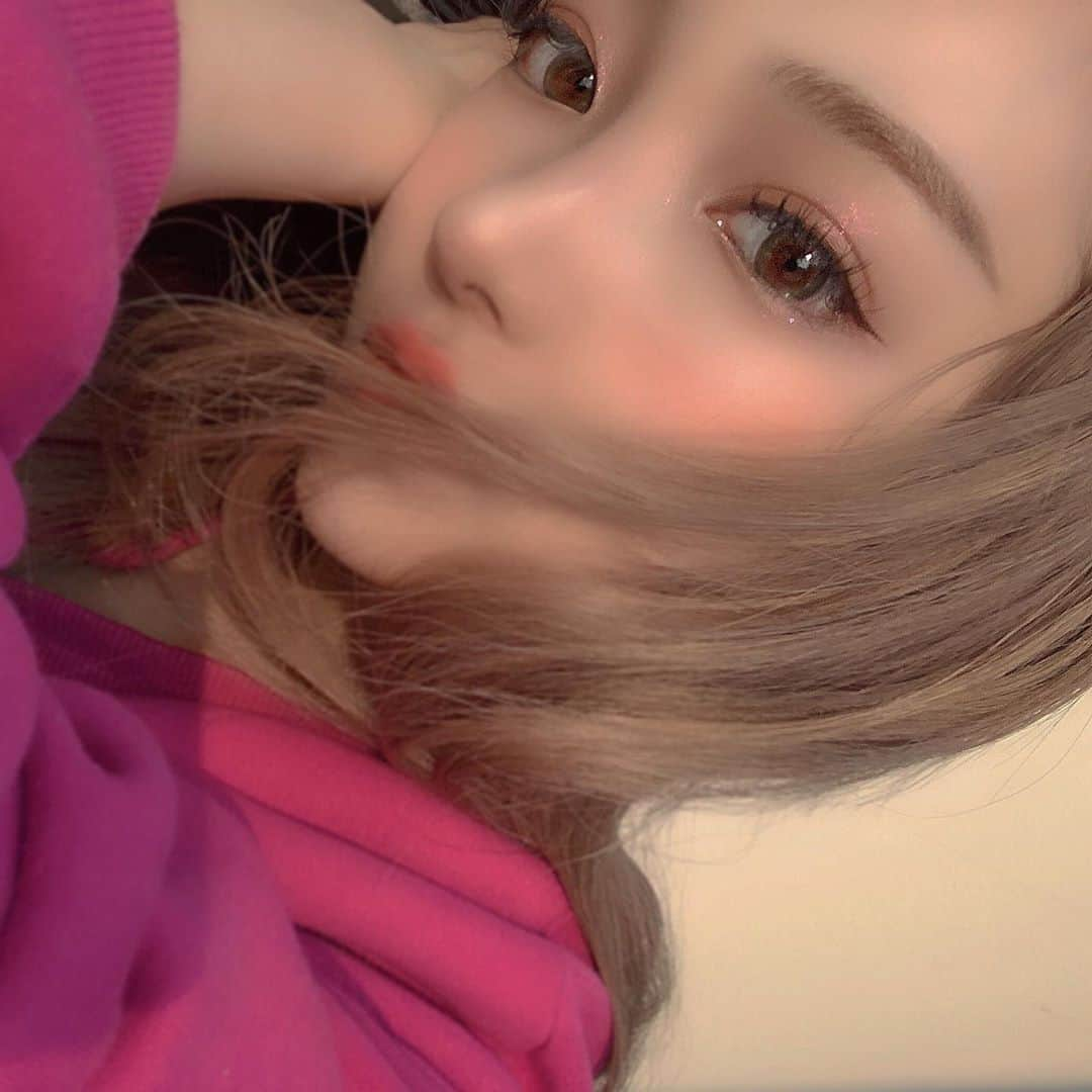 絢さんのインスタグラム写真 - (絢Instagram)「🌸🌸🌸🌸🌸🌸🌸🌸🌸🌸 @stylenanda_japan  @3ce_official  3CE MOOD FOR BLOSSOM の3CE MULTI EYE COLOR PALETTR でメイクしました🌸 絶妙なピンクラメがとても可愛いし、発色が素晴らしい👏🏻 是非使ってみて💋💋 #3ce #3cemoodforblossom #stylenanda #スタイルナンダ#韓国コスメ#cosmetics#コスメ#リップ#チーク#アイシャドウ #アイシャドウパレット#아이섀도우#beachmuse」4月22日 17時53分 - ____ayagram____