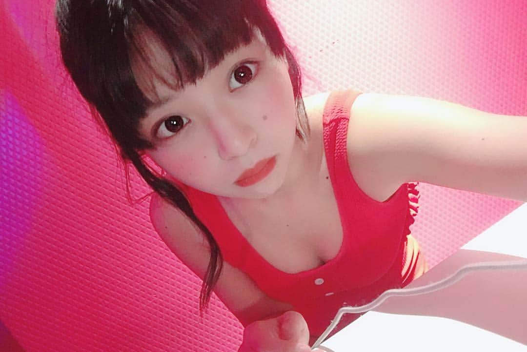 甘楽さんのインスタグラム写真 - (甘楽Instagram)「スライド推奨👉  面白いバーでチェキ撮ってもらった◎そしたら姫乃たまさんのCDとか飾ってあった！こちらの水着チェキは5パターンくらいあるんだけど4/29と5/2の主催で半分ずつランチェキとして販売します！よろしくお願いします！」4月22日 17時57分 - n__feni