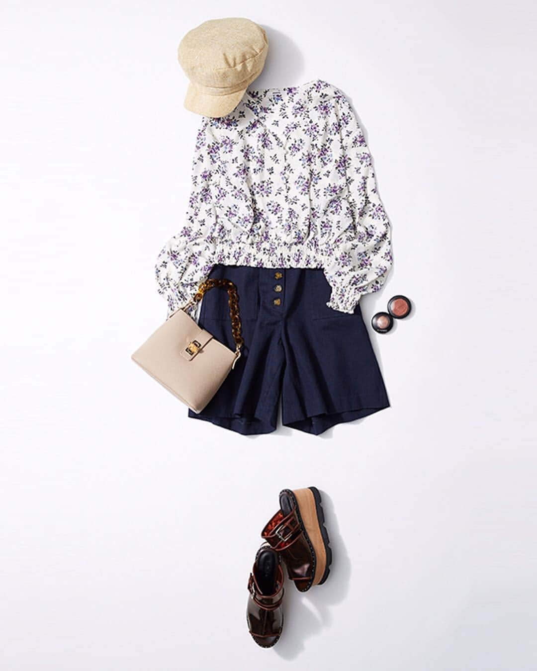 ルミネ公式のインスタグラム：「真夏まで使えるショートパンツ＆キャップ #ブラウス ¥6,400+TAX #murua #パンツ ¥6,400+TAX #kbf #キャップ ¥3,800+TAX #raybeams #ショルダー ¥4,900+TAX #letalon #サンダル ¥11,900+TAX #murua #lumine #ルミネ #ルミネエスト新宿 http://magazine.lumine.ne.jp/?p=81560 ※商品の価格や取り扱い状況は撮影時点のもので、変更になることがあります。」