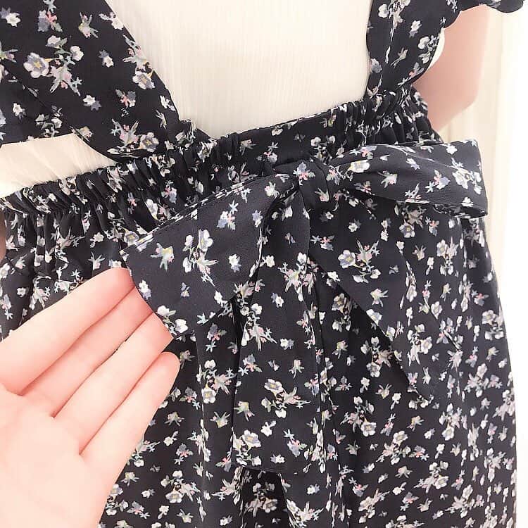 MAJEgirl?officialさんのインスタグラム写真 - (MAJEgirl?officialInstagram)「. . . 新作ワンピのご紹介🌸🌸 . . . 熊本ニューズ店staff (@majegirl__maiko ) 154cm❤︎Mサイズ着用 . . . . tops🔍 #1095010707 #レース×チュールスイッチトップス onepiece🔍 #1095061406 #ショルダーフリルフラワーワンピ shoes🔍 #1095117808 #メニーハートサボサンダル . . . インスタ映え間違いなしな花柄ワンピが入荷しました😊✨ 中のインナー次第で雰囲気変わるので1枚は持っておきたいアイテムです💕 . . . GWのコーデの参考にされて下さい🥺💕 . . . #majesticlegon #majegirl #マジェスティックレゴン #マジェガール #majegirlのgw #gwオススメコーデ  #熊本ニューズ #花柄ワンピース  #2019ss #spring #instafashion  #fashion #ootd #kawaii」4月22日 18時08分 - majesticlegon_pressroom