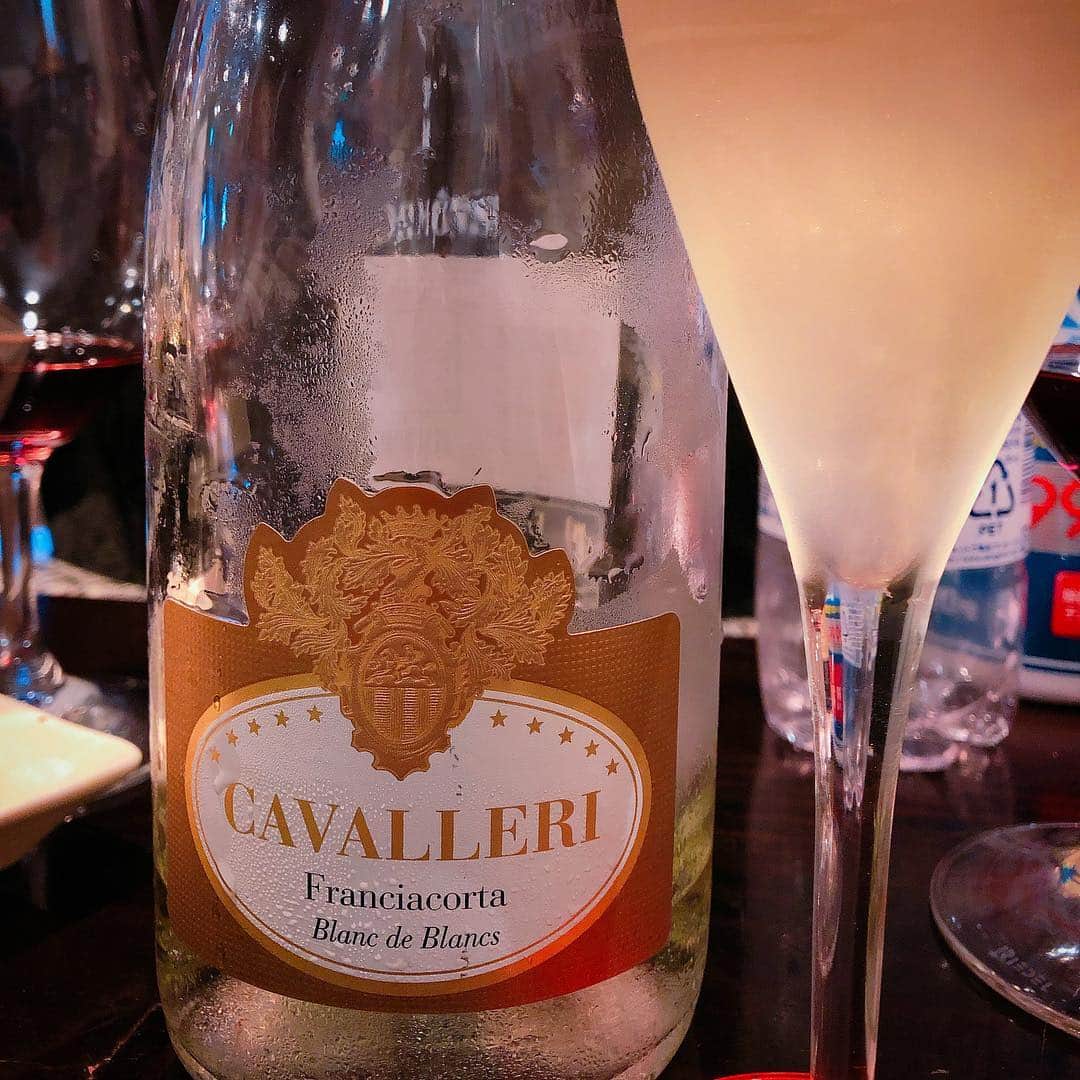 宮澤崇史さんのインスタグラム写真 - (宮澤崇史Instagram)「クリアな味わい ドライだけど旨味がしっかりとあるこのワインは当たり #cavalleri #franciacorta #italia #vino #spmante」4月22日 18時05分 - vino_takshi