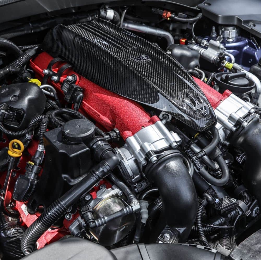 Maserati Japan | マセラティ ジャパンのインスタグラム：「圧倒的なパワーを誇るレヴァンテ トロフェオのV8ツインターボエンジン。0-100km/h加速は3.9秒、最高速度304km/hという猛烈なスピードを生み出します。 #Maserati #マセラティ  #MaseratiJapan #マセラティジャパン #Levante #レヴァンテ #Engine #エンジン」