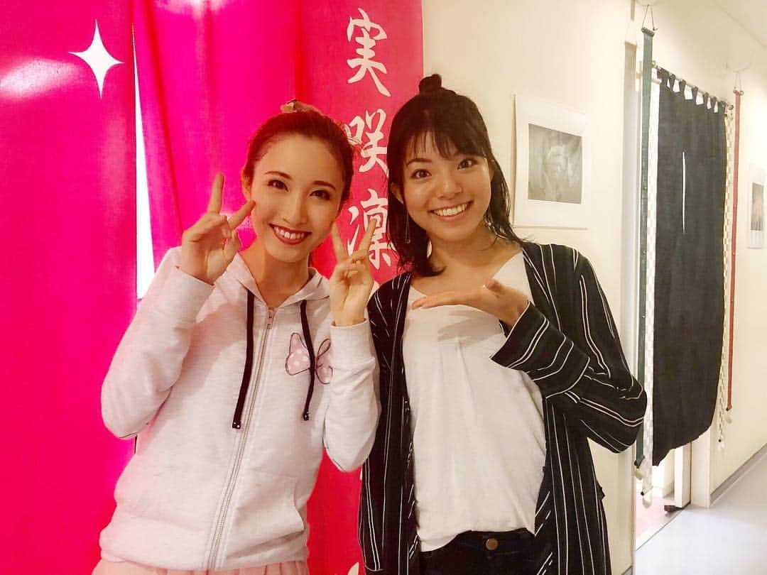 実咲凜音さんのインスタグラム写真 - (実咲凜音Instagram)「. かじが来てくれたよー‼︎ かじー！！！☺️ 終演後に マシンガントークをして ゲラゲラ🤣笑い そのまま 去っていった。  きっと近々また 会うであろう😊✨ みりおん。 #真みや涼子 #ワンちゃん好きのかじ #わたしは猫ちゃん派 #みんなー #かじは元気だよ☺︎」4月22日 18時13分 - misaki_rion