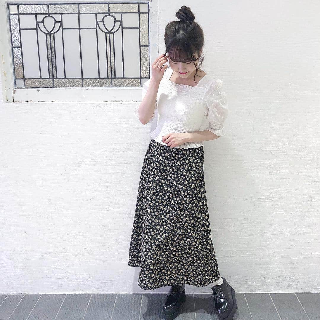 evelyn.coordinateさんのインスタグラム写真 - (evelyn.coordinateInstagram)「・ ・ ✔️コットンシャーリングBS ¥4,900+tax ・ ✔️ハナガラロングSK ¥4,900+tax ・ ✔️オリジナル厚底シューズ ¥7,500+tax ・ 動くたび揺れが素敵なスカート♡ コットン素材が春らしいトップスも オススメです♡♡ ・ staff 152cm ・ ・ #エブリン#春服#ヘアアレンジ#ヘアスタイル#髪型アレンジ #evelyn#springfashion#instagram#fashion#followme」4月22日 18時19分 - evelyn.coordinate