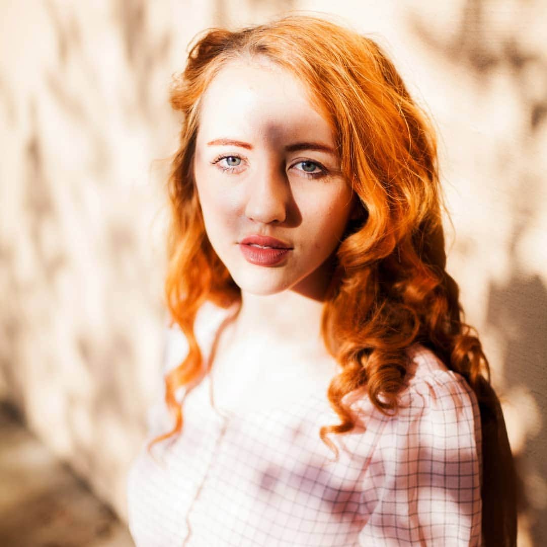 ベッキー・クルーエルのインスタグラム：「I only like to be in the dappled light」