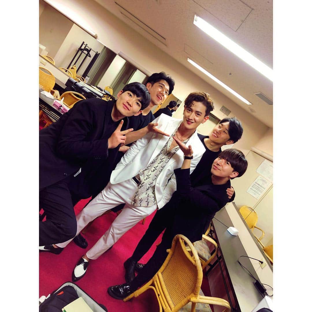 ジヒョク のインスタグラム：「4.22 Happy birthday king!!!!!!!」