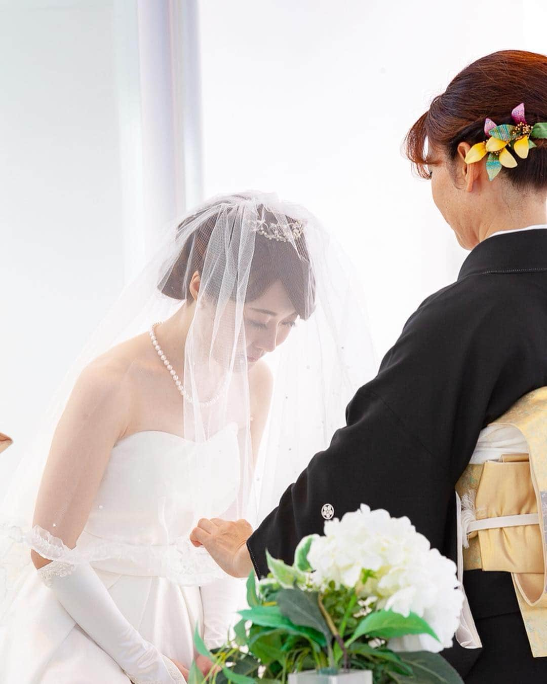 【公式】アールベルアンジェ奈良～結婚式場･ゲストハウス～さんのインスタグラム写真 - (【公式】アールベルアンジェ奈良～結婚式場･ゲストハウス～Instagram)「@artbellangenara をフォローして #アールベルアンジェ奈良 をつけて お写真の投稿おまちしております＊ . ------------------ ベール越しの花嫁さまがとっても美しく素敵な表情をされています✳︎ 感動的な一瞬一瞬もしっかりとサポートさせていただきます◎ ------------------ . . ブライダルフェアの予約はTOPの URLからしてくださいね⚐ ＞＞＞@artbellangenara . 『#アールベルアンジェ奈良』. のハッシュタグをつけて お写真を投稿してくださいね＊ こちらの公式IG（@artbellangenara ） で取り上げさせていただきます＊ . . . #アールベルアンジェ奈良#結婚式#結婚 #奈良結婚式場#挙式#奈良#チャペル挙式 #関西花嫁#奈良花嫁#ウェディングドレス #ウェディングレポ#挙式レポ #卒花嫁#プレ花嫁#ウェディング #結婚式準備#結婚準備#花嫁準備 #ウェディングフォト#weddingphoto #Otokucon#日本中のプレ花嫁さんと繋がりたい #weddingtbt #フォトウェディング #ウェディングドレス #ウェディングベール」4月22日 18時50分 - artbellangenara