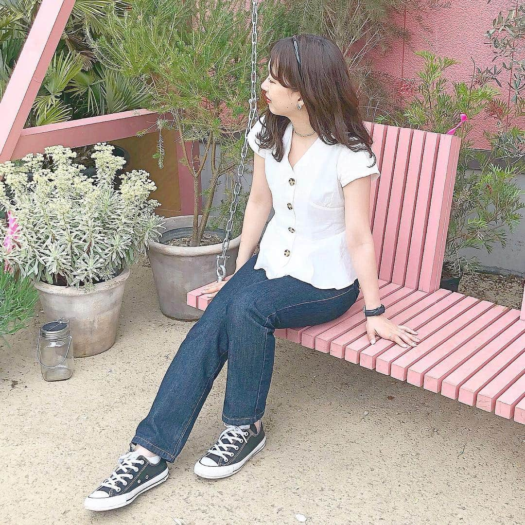 haruさんのインスタグラム写真 - (haruInstagram)「ㅤㅤㅤㅤㅤㅤㅤㅤㅤㅤㅤㅤㅤ ㅤㅤㅤㅤㅤㅤㅤㅤㅤㅤㅤㅤㅤ #ootd ㅤㅤㅤㅤㅤㅤㅤㅤㅤㅤㅤㅤㅤ 今日暑すぎたので @titivatejp の #フレンチスリーブペプラムブラウス に夜は寒いと思ったので カーディガンを𓂃 𓈒𓏸 ㅤㅤㅤㅤㅤㅤㅤㅤㅤㅤㅤㅤㅤ カチューシャ たしてガーリーさを💓 靴はバレエシューズじゃなくて あえてスニーカー👟 ㅤㅤㅤㅤㅤㅤㅤㅤㅤㅤㅤㅤㅤ コーデの詳細はWEARみてねっ🌸 ㅤㅤㅤㅤㅤㅤㅤㅤㅤㅤㅤㅤㅤ ❤︎ tops : #titivate ❤︎ pants : #pageboy ❤︎ cardigan : #whoswhochico ❤︎ bag : #theatreproducts ㅤㅤㅤㅤㅤㅤㅤㅤㅤㅤㅤㅤㅤ ㅤㅤㅤㅤㅤㅤㅤㅤㅤㅤㅤㅤㅤ ここのカフェも可愛すぎたし 味も美味しかったのでまたのせますっ❤︎ ストーリーにタグつけてるのでみてね☺💕 ㅤㅤㅤㅤㅤㅤㅤㅤㅤㅤㅤㅤㅤ ㅤㅤㅤㅤㅤㅤㅤㅤㅤㅤㅤㅤㅤ #titivatestyle#titivatejp#ティティベイト#シアタープロダクツ#ページボーイ #harucd ㅤㅤㅤㅤㅤㅤㅤㅤㅤㅤㅤㅤㅤ」4月22日 18時48分 - __haru3