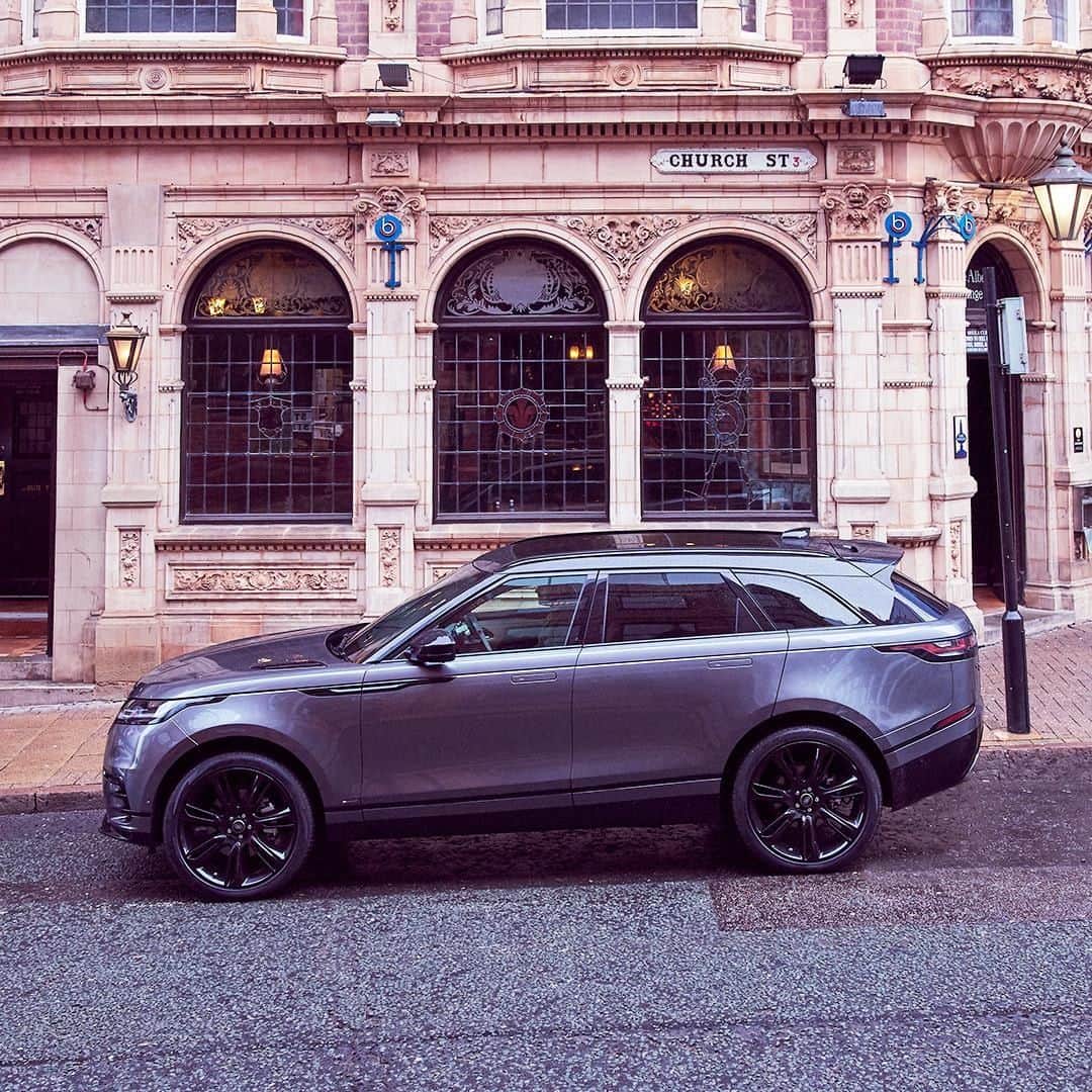 Land Roverさんのインスタグラム写真 - (Land RoverInstagram)「Book a seat at the most stylish spot in town - #RangeRover #Velar. Search 'Range Rover Velar Test Drive' to book now.  #4x4 #CarsofInstagram #Instacar #Design #AutomotiveDesign #Car #Cars #CityLife #CityStyle」4月22日 19時00分 - landrover