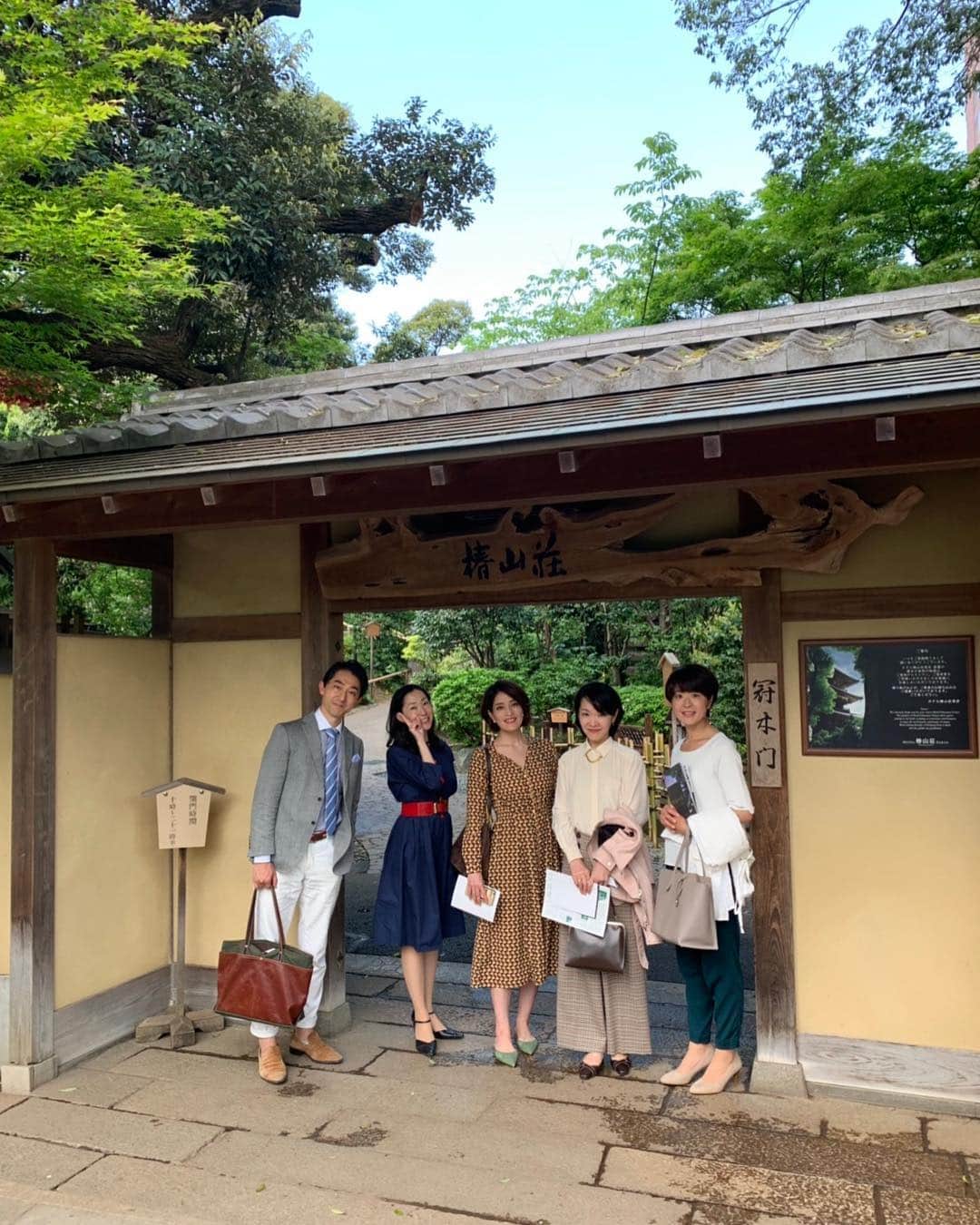 知念芽衣さんのインスタグラム写真 - (知念芽衣Instagram)「今の時期、最高です❤  #椿山荘 #椿山荘アフタヌーンティー  #庭園 を#お友達 と#散歩  #本日は晴天なり」4月22日 18時56分 - meichinen