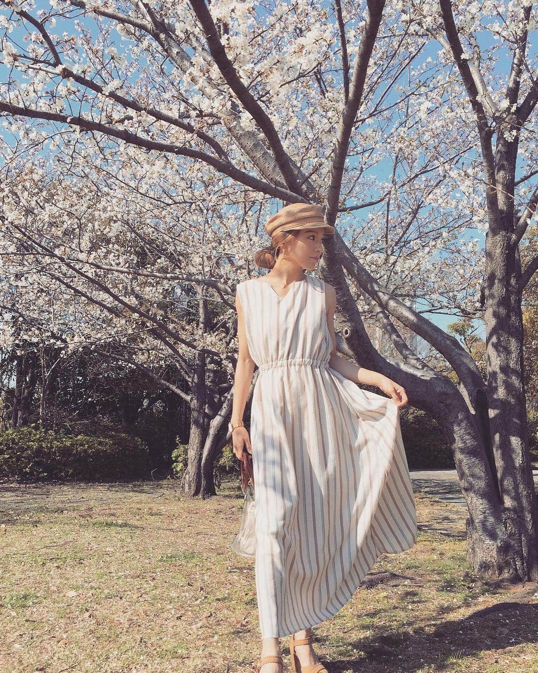 階上実穂さんのインスタグラム写真 - (階上実穂Instagram)「だいぶ前のはなしだけど。 桜の季節もいつのまにか終わっちゃったね😢  今年は見れないかと思ったけど旅行から帰ってきてギリギリ満開の桜が見れた♩¨̮⑅* #japan #tokyo #sakura #🌸 #cherryblossom #日本の桜 #満開 #また来年」4月22日 18時56分 - miho_ishigami