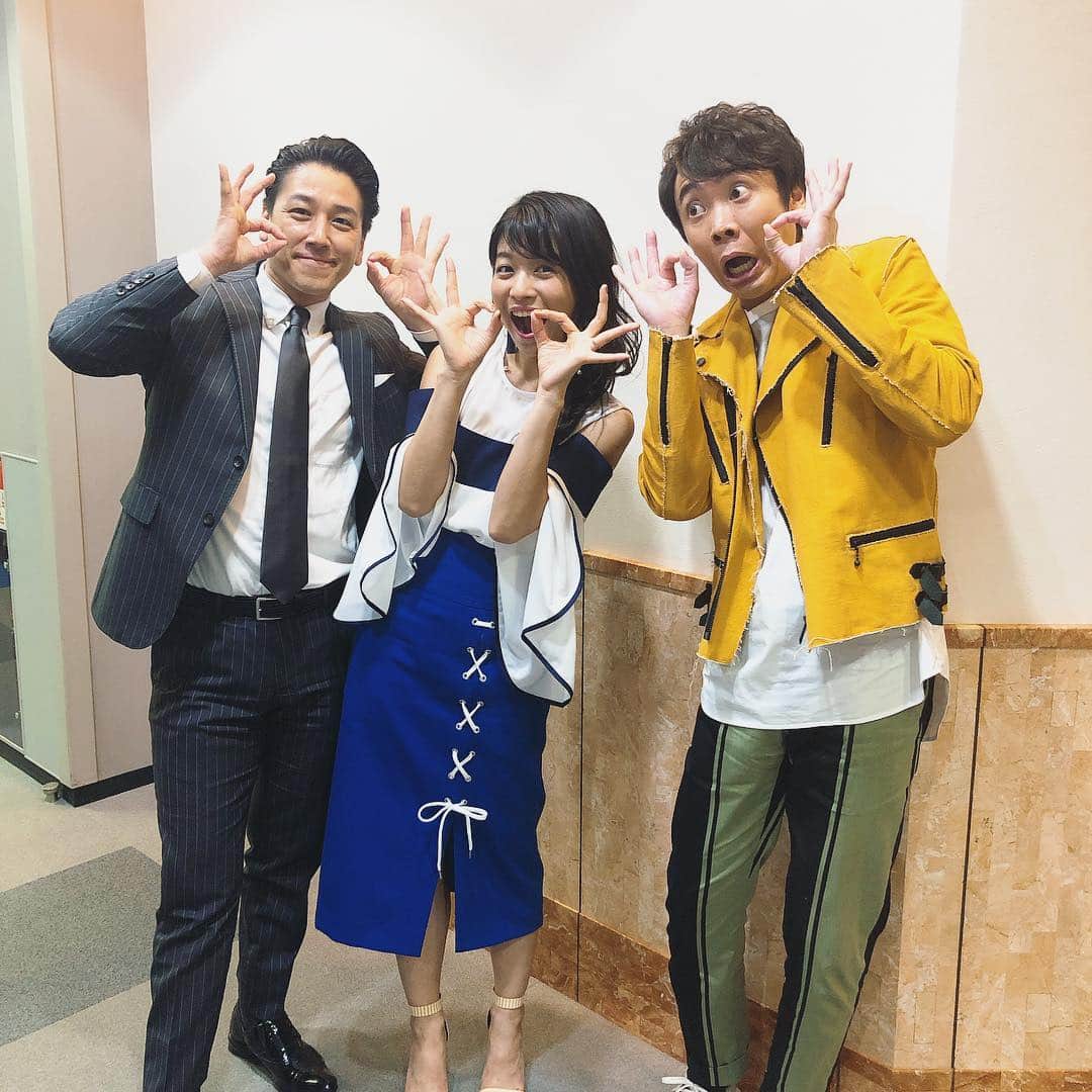 三倉茉奈さんのインスタグラム写真 - (三倉茉奈Instagram)「今日こちらに出演しますー！ お知らせがギリギリになっちゃった！  TBS「有田哲平と高嶋ちさ子の人生イロイロ超会議」 4月22日(月)19:00～21:00  私はみなさんのお話を聞く形ですー！ 卒業されたばかりの体操のよしお兄さん！そしてソロリソロリで話題の和泉元彌さんとパチリ✨✨✨ #小林よしひささん #よしお兄さん #姪っ子や甥っ子とブンバボン踊ってるので #興奮 #完璧に踊れます #和泉元彌さん #元彌さんとは #双子探偵 #というNHKのドラマで共演！ #お会いできて嬉しかったぁ」4月22日 18時57分 - mana_mikura_official