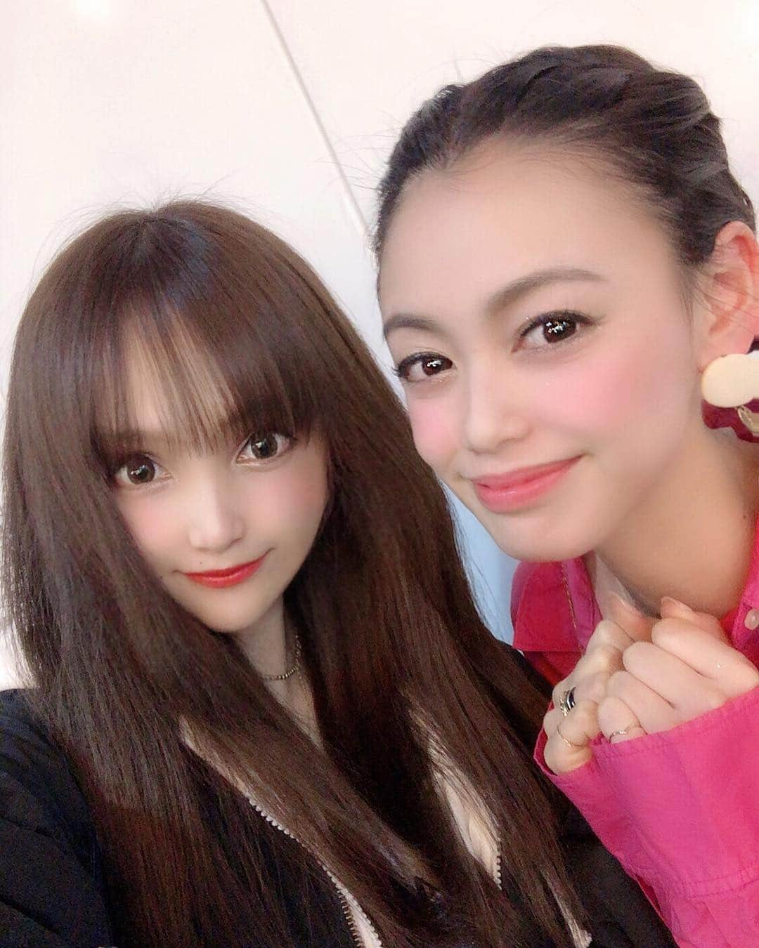 宇佐美あいりさんのインスタグラム写真 - (宇佐美あいりInstagram)「やぽ♡昨日は優美と久しぶりの女子会♬いつぶりか忘れたくらいなかなかタイミング合わなくてやっと行けたから嬉しい✨同じ年代で同業の友達はやっぱ良いね☺️話す事たくさんで色々語った🥺相談にも乗ってくれたしありがとう🌸うちも頑張ろう✨  #グラドル自画撮り部#久しぶり#女子会#ガールズトーク#友達同年代#アラサー#アラサー女子#同業#仲良し#悩み#相談#語り#焼き鳥#お酒#居酒屋#串焼き#鳳#渋谷宇田川町#sibuya#japanesegirl#followme」4月22日 18時58分 - airi.usami_official