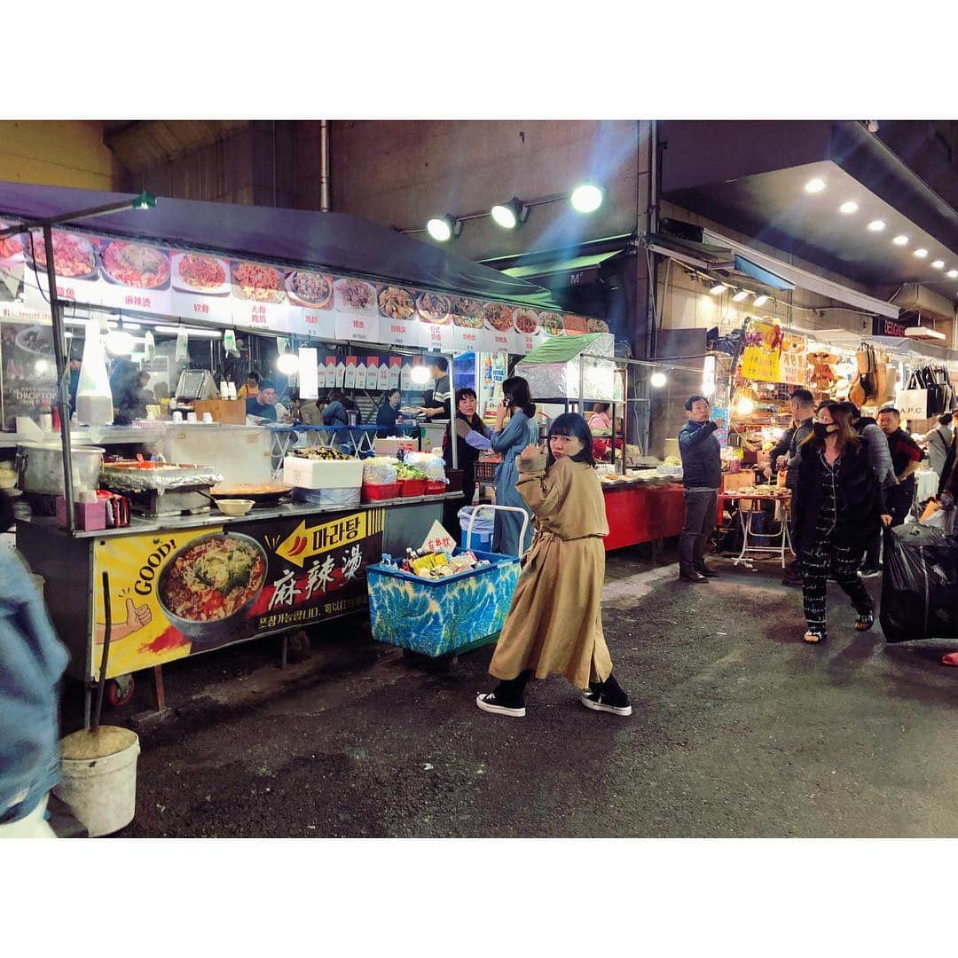 トリイクニコさんのインスタグラム写真 - (トリイクニコInstagram)「なんだかんだいつもいく屋台🍢 team204の向かい。 揚げ餃子みたいなやつおいしい💓 . ここはいったい何時に閉まるんだろうか… am2時に食べに行っても、4時過ぎに前通っても開いてる🤣 . パジャマで歩いてる人いるな… . #東大門 #東大門靴卸市場  #屋台 #韓国旅行🇰🇷 #kunikorea」4月22日 19時08分 - toriicamera