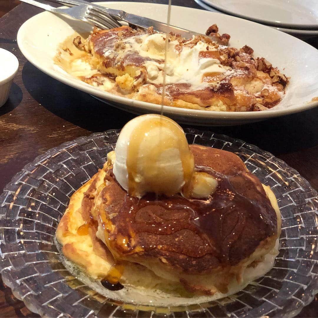 雨宮みずきさんのインスタグラム写真 - (雨宮みずきInstagram)「． 有楽町でランチ😋🍔 デザートはふわふわパンケーキ🥞🍨💋 お天気良くて気持ちよかった〜♡ 第2弾の花粉症がきついけど:;(∩´﹏`∩);: ． ここのトリュフポテトと オニオングラタンスープ大好物😍🍟🧀 ． #有楽町ランチ #日比谷ランチ #有楽町カフェ #シクスバイオリエンタルホテル #6thbyorientalhotel #tokyocafe #カフェ巡り #東京パンケーキ #パンケーキ食べたい #パンケーキ🥞 #パンケーキ巡り #東京カフェ #ハンバーガー」4月22日 19時05分 - ammymzk0926