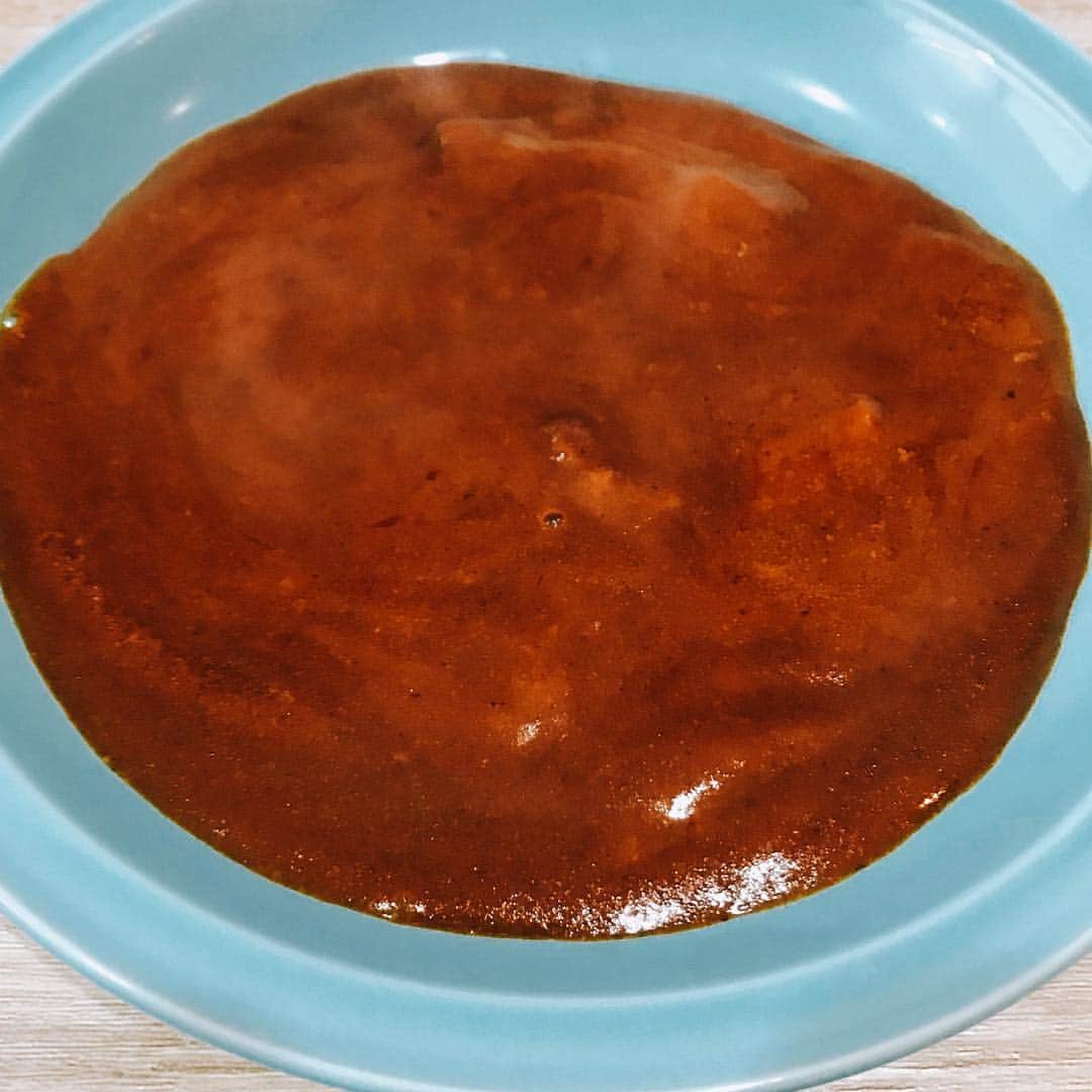 森野光晴のインスタグラム：「レトルトカレー食べ比べ その5 LEE ビーフカレー 辛さ×20倍  レトルト特有の保存料っぽい臭いがしなくて、味も美味しい。 辛さも丁度良い。優秀！  #レトルトカレー #ライス抜き」