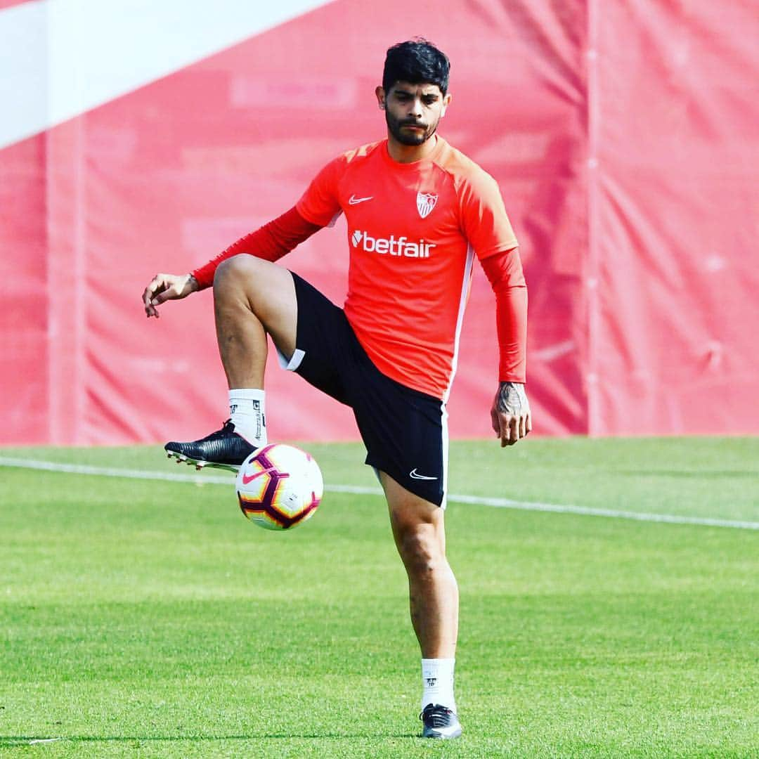 セビージャFCさんのインスタグラム写真 - (セビージャFCInstagram)「Centrados en nuestro próximo partido 🔜 #SevillaFCRayo 💪🏻⚽️ #vamosmiSevilla #WeareSevilla #training #laliga」4月22日 19時12分 - sevillafc