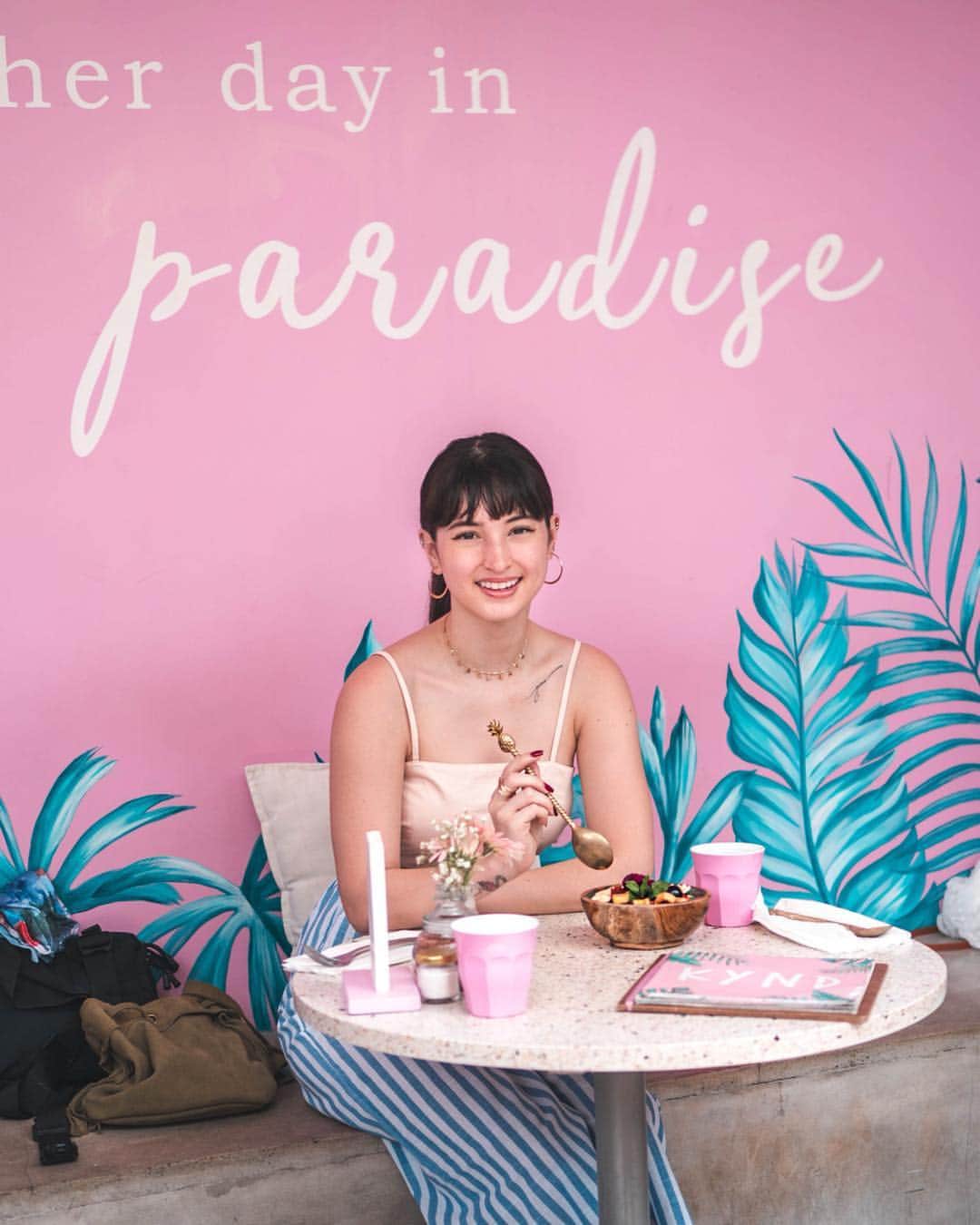Coleen Garciaさんのインスタグラム写真 - (Coleen GarciaInstagram)「A lot of the establishments in Bali have their own unique charm, and I just love that it’s so easy to eat healthy here! You don’t have to choose between what tastes good and what is good for you because healthy options are everywhere and everything is just so delicious. Organic, gluten-free, refined sugar-free, and Vegan dishes are so easy to find, and they are YUM 💕 That’s not to say we haven’t had quite a bit of unhealthy stuff on our trip, though. Gotta have that balance when traveling! 😝 Smoothie bowls are also everywhere and they satisfy my ice cream cravings. So refreshing! We go full circle everyday by having them first thing in the morning for breakfast, and last thing at night for dessert. 😂」4月22日 19時20分 - coleen