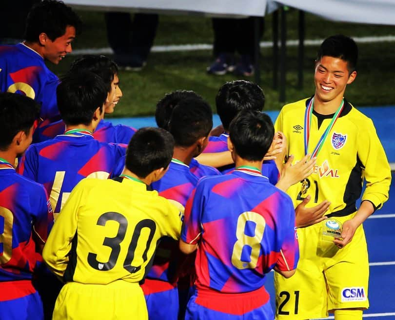 FC東京オフィシャルグッズさんのインスタグラム写真 - (FC東京オフィシャルグッズInstagram)「🎊 🔵U-16キリンレモンCUP 2019🔴 準決勝 #FC東京 4-0 #東京ヴェルディ 決勝 #FC東京 1-1 #レアルマドリード  PK (4-2) . 決勝でレアル・マドリードにPK戦の末、勝利し、優勝を果たしました✨🏆👏 @fctokyoofficial  #FC東京 #fctokyo #tokyo」4月22日 19時21分 - fctokyoofficial