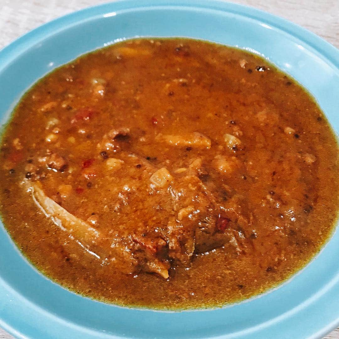 森野光晴のインスタグラム：「レトルトカレー食べ比べ その6 旧ヤム邸  牛豚キーマカレー  これ美味いわー。 食べログ百名店シリーズなら魯珈より好き。 下北にできた旧ヤム邸行ってみたい。  #レトルトカレー #ライス抜き」