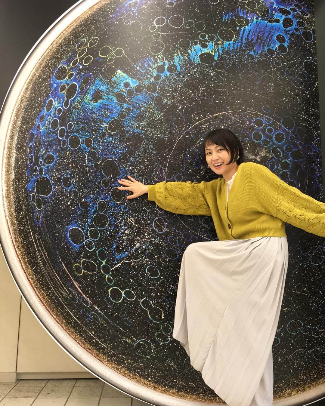 あだち理絵子さんのインスタグラム写真 - (あだち理絵子Instagram)「#奈良国立美術館 #藤田美術館展  世界に3つしかない  #曜変天目茶碗  すごい、すごい 輝いてた。 宇宙の陶器  孔雀みたいな色に泣きそうになったわー。  休館日にロケで1人占め！  ラッキーぃ。  オンエアは ５月１７日  #ぐるっと関西おひるまえ」4月22日 19時22分 - adachi.rieko