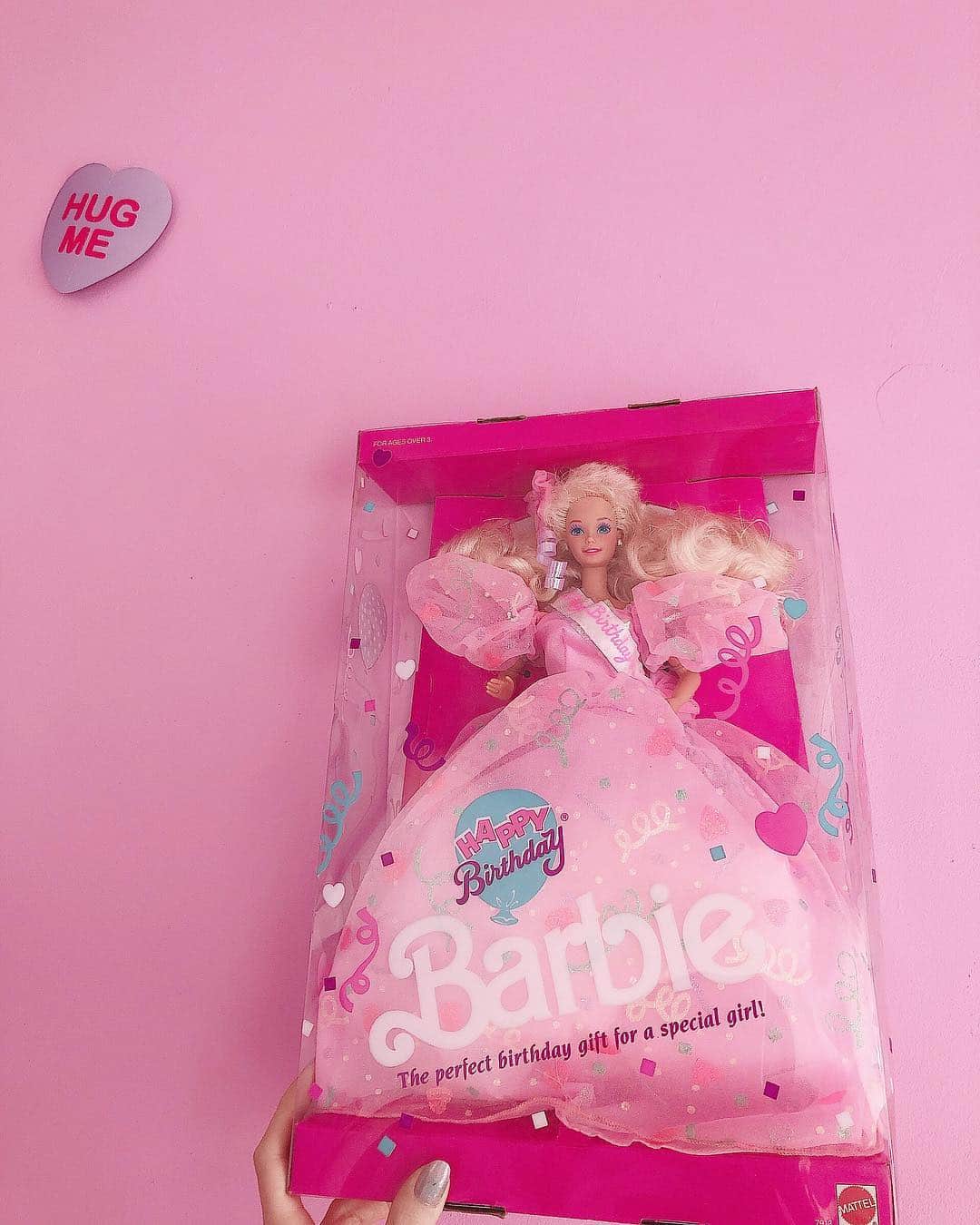 香音さんのインスタグラム写真 - (香音Instagram)「撮影終わりにもたくさんサプライズしてもらったのです🥺💗 Birthday barbieちゃんと、 お家に帰ったら可愛いcherry cakeが🥰 かのんの大好きなものぜーんぶ詰まってますね~ 🐽 . .  あっという間で幸せすぎるお誕生日でした❤️ . インスタやツイッターでもたくさんのコメント本当に嬉しくて、、😭♡ありがとう。 . 18歳もかのんわーるど全開で、みんなにもっとカノンを届けられるように頑張りまする〜🍒🤤 ずとずとだいすきだーよ。 . . あ、誕生日前日に撮影でピンプリを撮りました。 1人で撮るの緊張する、ね  #barbie #birthdaycake #birthdaybarbie」4月22日 19時35分 - kanon420_official