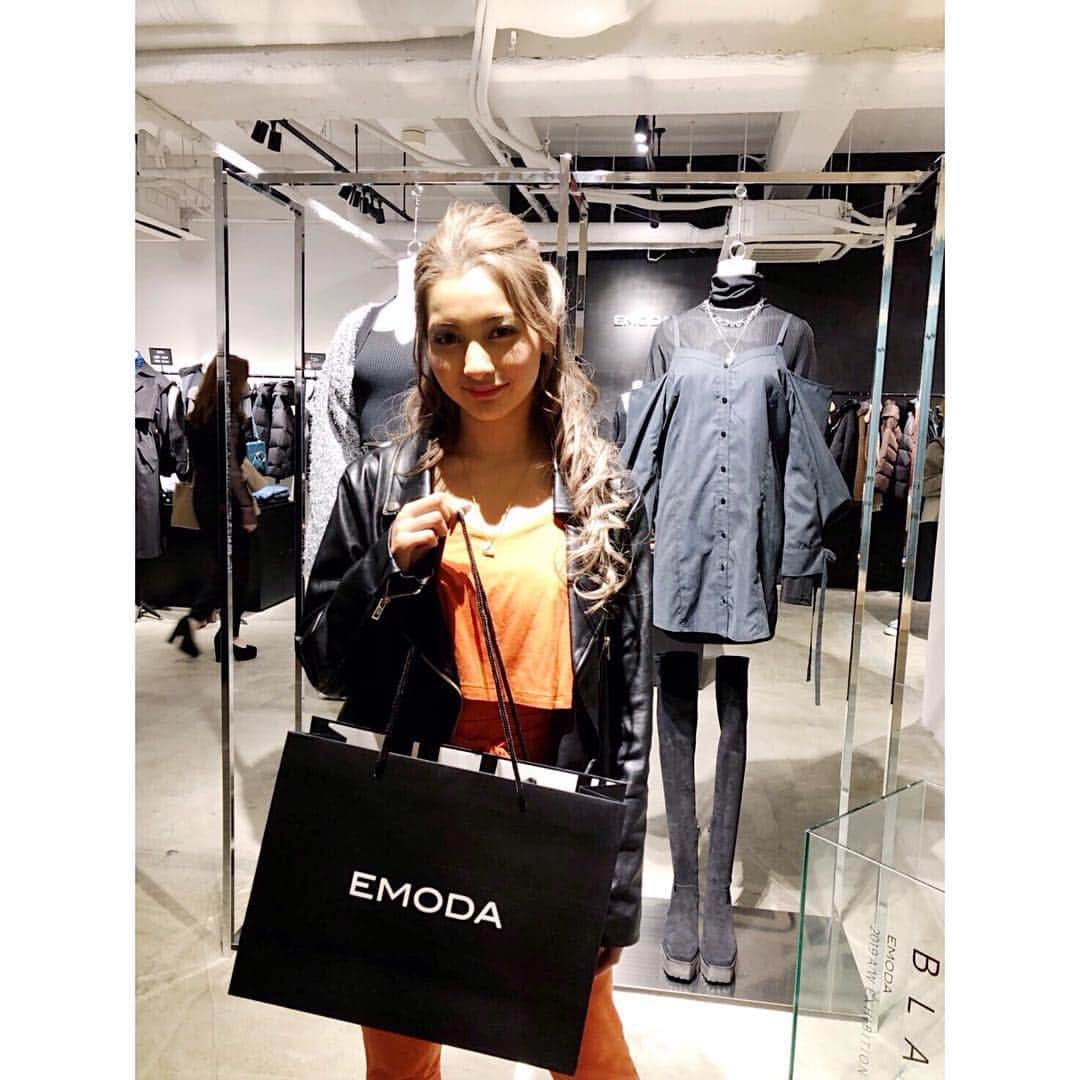 EMODAさんのインスタグラム写真 - (EMODAInstagram)「ㅤㅤㅤ  2019 Autumn/Winter EXHIBITION -BLACK-ㅤㅤㅤ  ㅤㅤㅤ ㅤㅤㅤ  SNAP✔️📷ㅤㅤㅤ  ㅤㅤㅤ  Special thanks❤️ ㅤㅤㅤ ㅤㅤㅤ ㅤㅤㅤ OFFICIAL BLOGにて展示会の様子を公開中👀 ㅤㅤㅤ #EMODA #EXHIBITION #autumn  #winter  ㅤㅤㅤ ㅤㅤㅤ #ゆきぽよ #バービー #岡田結実  #夏焼雅  #下村実生  #lol #moca #hibiki #honoka #布川桃花 #田中アリス #清水文太」4月22日 19時28分 - emoda_official