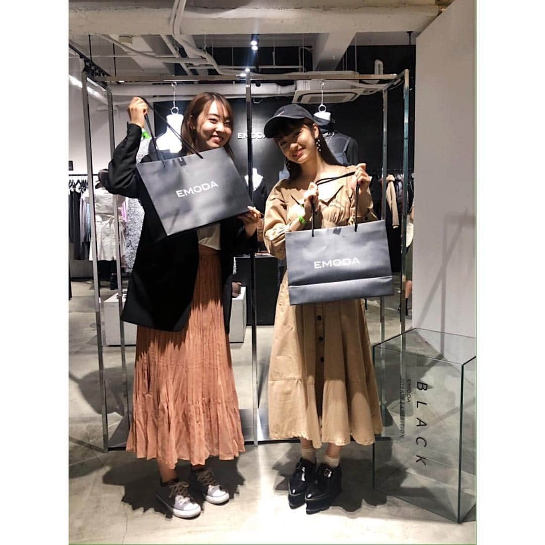 EMODAさんのインスタグラム写真 - (EMODAInstagram)「ㅤㅤㅤ  2019 Autumn/Winter EXHIBITION -BLACK-ㅤㅤㅤ  ㅤㅤㅤ ㅤㅤㅤ  SNAP✔️📷ㅤㅤㅤ  ㅤㅤㅤ  Special thanks❤️ ㅤㅤㅤ ㅤㅤㅤ ㅤㅤㅤ OFFICIAL BLOGにて展示会の様子を公開中👀 ㅤㅤㅤ #EMODA #EXHIBITION #autumn  #winter  ㅤㅤㅤ ㅤㅤㅤ #ゆきぽよ #バービー #岡田結実  #夏焼雅  #下村実生  #lol #moca #hibiki #honoka #布川桃花 #田中アリス #清水文太」4月22日 19時28分 - emoda_official