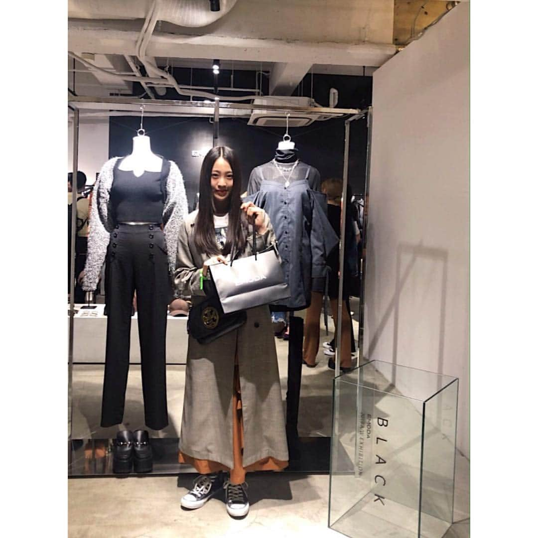 EMODAさんのインスタグラム写真 - (EMODAInstagram)「ㅤㅤㅤ  2019 Autumn/Winter EXHIBITION -BLACK-ㅤㅤㅤ  ㅤㅤㅤ ㅤㅤㅤ  SNAP✔️📷ㅤㅤㅤ  ㅤㅤㅤ  Special thanks❤️ ㅤㅤㅤ ㅤㅤㅤ ㅤㅤㅤ OFFICIAL BLOGにて展示会の様子を公開中👀 ㅤㅤㅤ #EMODA #EXHIBITION #autumn  #winter  ㅤㅤㅤ ㅤㅤㅤ #ゆきぽよ #バービー #岡田結実  #夏焼雅  #下村実生  #lol #moca #hibiki #honoka #布川桃花 #田中アリス #清水文太」4月22日 19時28分 - emoda_official