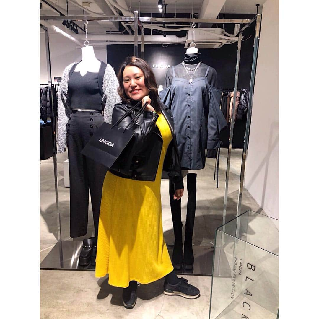 EMODAさんのインスタグラム写真 - (EMODAInstagram)「ㅤㅤㅤ  2019 Autumn/Winter EXHIBITION -BLACK-ㅤㅤㅤ  ㅤㅤㅤ ㅤㅤㅤ  SNAP✔️📷ㅤㅤㅤ  ㅤㅤㅤ  Special thanks❤️ ㅤㅤㅤ ㅤㅤㅤ ㅤㅤㅤ OFFICIAL BLOGにて展示会の様子を公開中👀 ㅤㅤㅤ #EMODA #EXHIBITION #autumn  #winter  ㅤㅤㅤ ㅤㅤㅤ #ゆきぽよ #バービー #岡田結実  #夏焼雅  #下村実生  #lol #moca #hibiki #honoka #布川桃花 #田中アリス #清水文太」4月22日 19時28分 - emoda_official