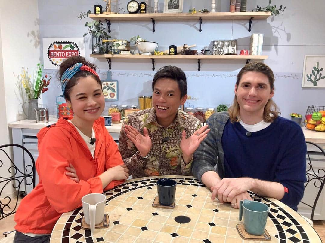 仲川希良さんのインスタグラム写真 - (仲川希良Instagram)「4月から始まった新番組「BENTO EXPO」に出演します🍀 ・ 世界に広まるお弁当文化！ #bentoexpo で続々と集まっている投稿や BENTOテク、BENTOトリップなど お弁当情報をたっぷりご紹介するお昼の番組です ・ 明日は私がお弁当当番♩ 父の出身地であるフランス・ロレーヌ地方の伝統料理を ハイキングに合う形にアレンジしてみましたよ〜 お楽しみに！ ・ ・ 「BENTO EXPO」 NHK総合 4月23日 昼の12時20分〜 4月29日 朝の4時07分〜再放送もあります ・ お弁当の可能性の大きさにビックリすること間違いなし！ ぜひご覧ください😋♩♩ ・ ・ #📺 #🍱 ＃bentoexpo #NHK #bento #お弁当 ・ スタジオに飾られた世界のお弁当箱にもご注目🌟」4月22日 19時41分 - kiranakagawa