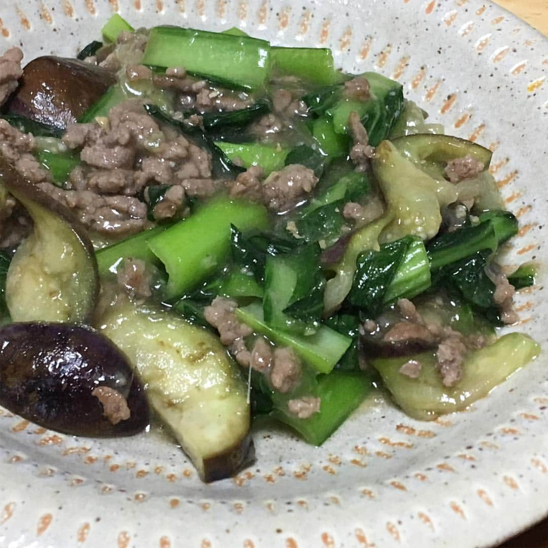 柳家さん生さんのインスタグラム写真 - (柳家さん生Instagram)「4/22晩ご飯だぁ〜 茄子小松菜の挽肉とろみ炒め 豆腐サラダ コロッケ牛乳スープ #さん生 #茄子 #小松菜 #牛乳スープ #コロッケ #豆腐サラダ」4月22日 19時41分 - waraiguma1957