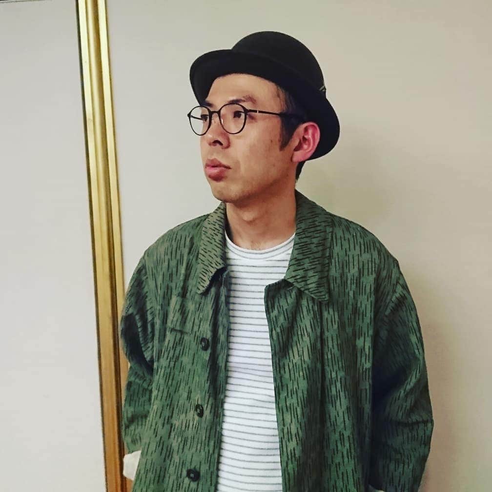 のインスタグラム：「ジョイマン高木くんの私服がオシャレなのです♪あとネットに出てた記事『パパはジョイマン』小学生の娘さんの学校でネタをすることになったジョイマン！みんなの前でネタをする父親、そして学校から帰って来てた娘さんが言った言葉♪感動なのです(^-^)♪読んでない人はぜひ検索してみてね♪  #一発屋 #ジョイマン #ジョイマン高木 くん#パパはジョイマン #泣ける #エピソード #私服 #芸人 #オシャレ #レギュラー松本 #あるある探検隊」