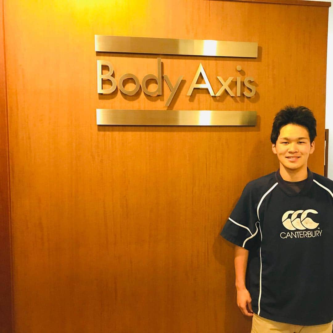 東京スポーツ・レクリエーション専門学校さんのインスタグラム写真 - (東京スポーツ・レクリエーション専門学校Instagram)「東京駅近くのパーソナルトレーニングジム「Body Axis」さんで働く3月にアスレティックトレーナー養成科卒業の石橋さん✨ Body Axisさんはプロスポーツ選手の本格的ワークアウトから、腰痛・膝痛などのリハビリテーション、健康のための体力づくりや基礎体力の向上、 生活習慣のコントロールに通常のダイエットまで目的に応じ、最も効果的なトレーニング方法を提供する隠れ家的本格パーソナルトレーニングジムです👏 他にもTSRの卒業生が2名在籍しています💪  #パーソナルトレーナー #アスレティックトレーナー #bodyaxis #スポーツトレーナー #TSR卒業生」4月22日 19時51分 - jikeitsr