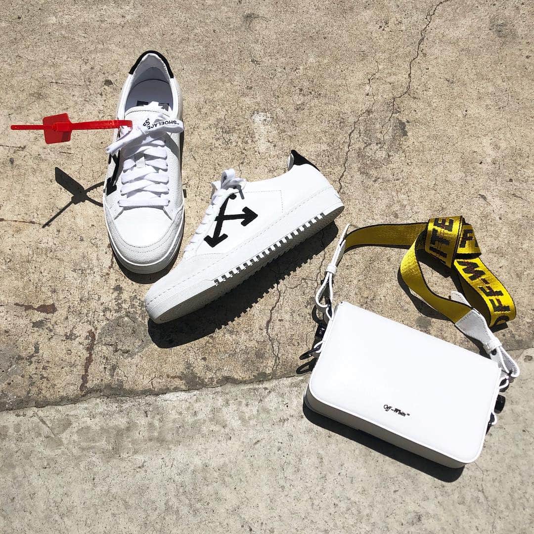 MIDWEST TOKYO WOMENさんのインスタグラム写真 - (MIDWEST TOKYO WOMENInstagram)「. OFF WHITE ・CARRYOVER SNEAKER ・PLAIN MINI FLAP BAG . #offwhite  #midwest_official  #midwest_tw」4月22日 20時06分 - midwest_tw