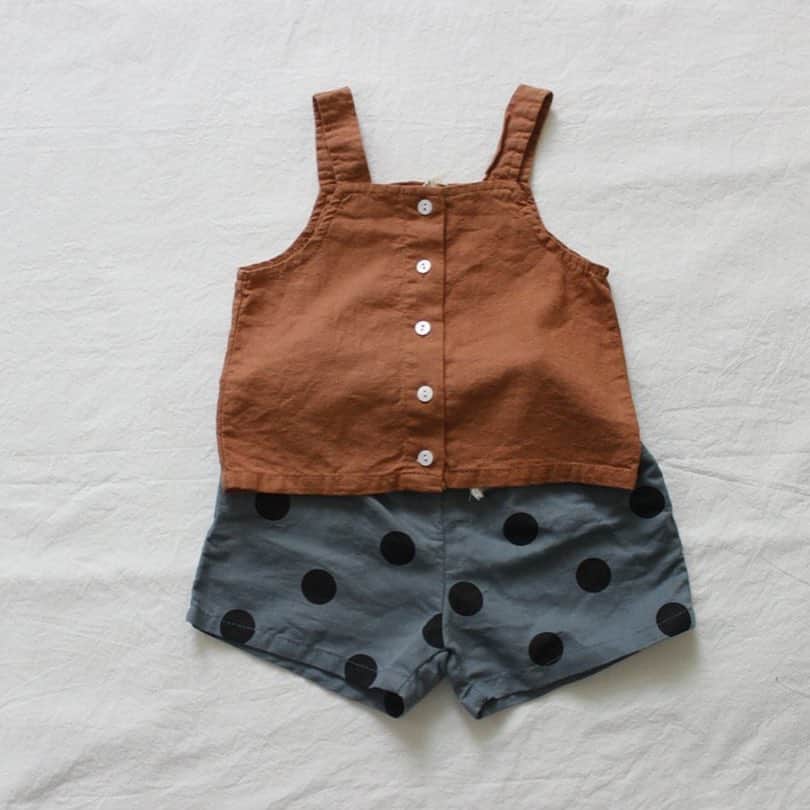 子供服のbig foRE:stさんのインスタグラム写真 - (子供服のbig foRE:stInstagram)「❤︎ポルカドットアイテム再入荷❤︎ . 去年大人気で完売していたポルカドットアイテムが再販になりましたー🎉 . シンプルだけど色味がおしゃれ✨ Tシャツは後ろが長くデザインされているので着るだけでおしゃれ☺️ とにかく去年大人気だった理由がありますっ‼︎ 今日から急に暑くなった今がおススメ😉 . . 是非、webショップにお立ち寄りください♫ . #子供服 #キッズコーデ #韓国子供服 # #fashion #outfit #女の子服 #男の子服 #ユニセックス#海外子供服 #シンプルコーデ #デニムコーデ #kidsmama #おしゃれさんと繋がりたい #igkids #kidsjapan #セレクトショップ #韓国ファッション #サマーコーデ  #ショートパンツ #シンプル#夏物新作  #ショートデニム#プチプラコーデ #通園コーデ」4月22日 20時09分 - olpemi_