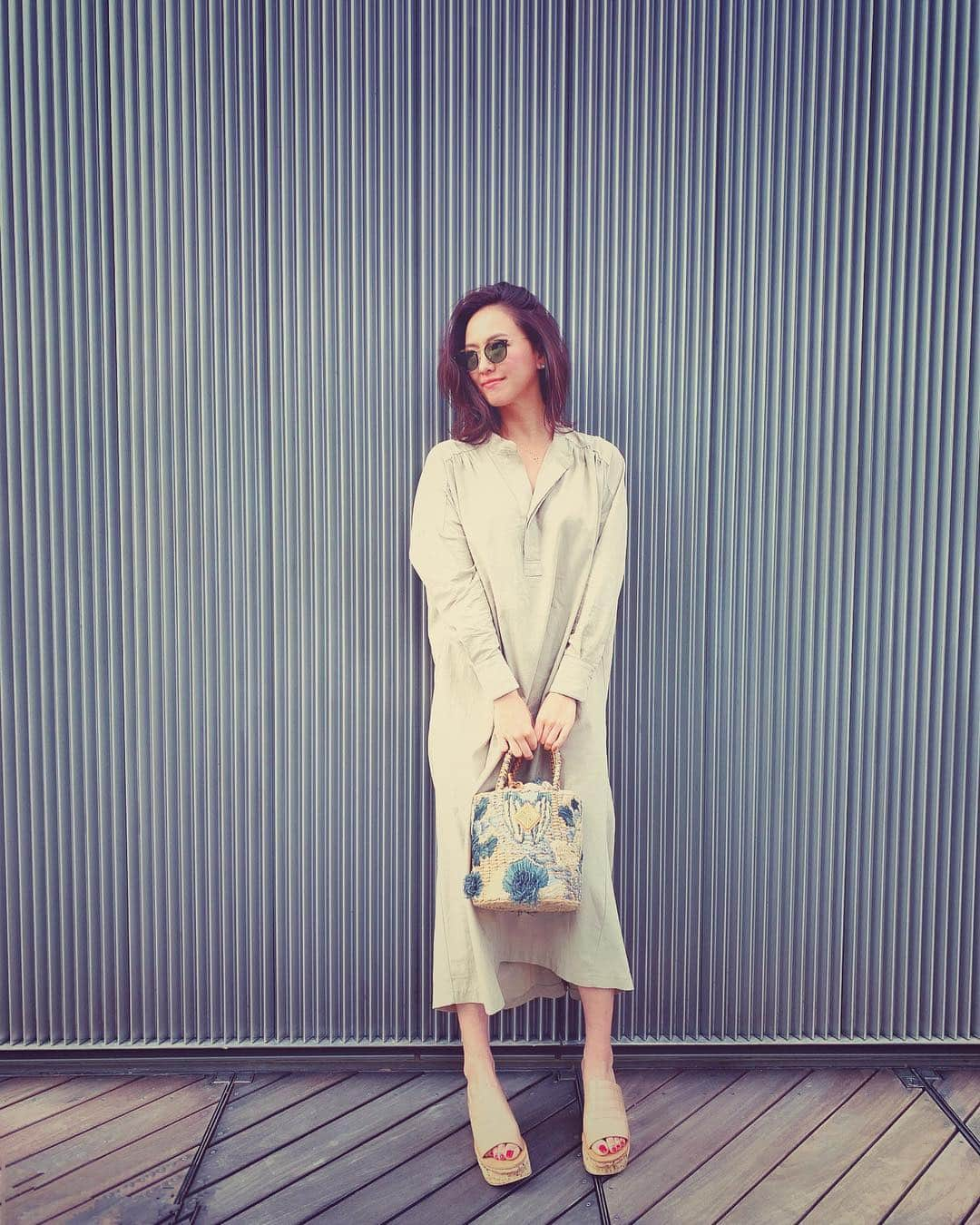 西内ひろさんのインスタグラム写真 - (西内ひろInstagram)「Today's fashion👗@etretokyo 💓 👜 @aranaz_dxb 👡 @chloe  ゆったりワンピ。 今日は暖かかったから、これ一枚。 #fashion #etretokyo #cloe #aranaz」4月22日 20時09分 - 0214hiro