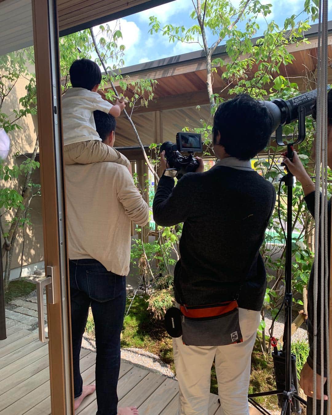 のインスタグラム：「木のぬくもりのあるステキなお家でした^_^ #原工務店  #家族出演 #tvcm撮影  #コンセプトブック  #よろしくお願いします」