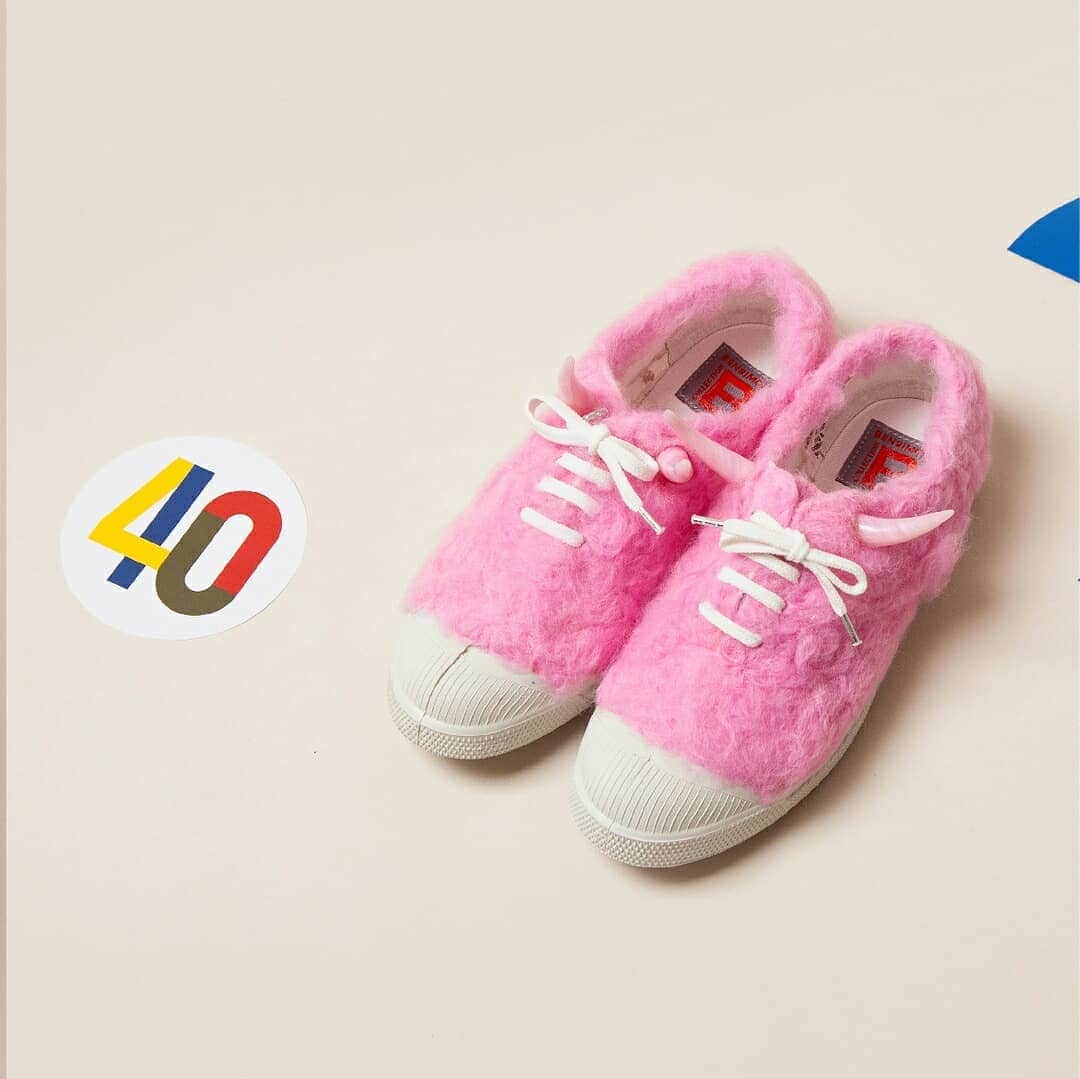 ベンシモンのインスタグラム：「- Les diablotines - Bensimon by @leblogdartlex  Telle une Barbapapa, l'influenceuse mode et DIY Artlex a recouvert la classique tennis de laine de mérinos pour offrir cette version colorée. Une paire de Bensimon duveteuse et légère, véritable ôde à l'enfance, parées de deux petites cornes roses en rappel aux bétises d'antan. 🇬🇧 Like a Barbapapa, the influencer fashion and DIY Artlex has covered the classic Merino wool tennis to offer this colorful version. #bensimon40 #bensimonanniversary」