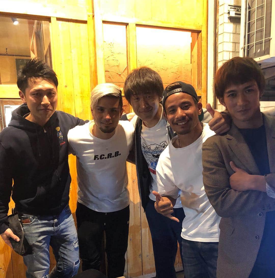 のインスタグラム：「かずくん&そうたん 誕生日おめでとう🎂🎉🎊 #誕生日 #1人知らん人写ってる#誰 #おめでとう #avispa #アビスパ福岡」