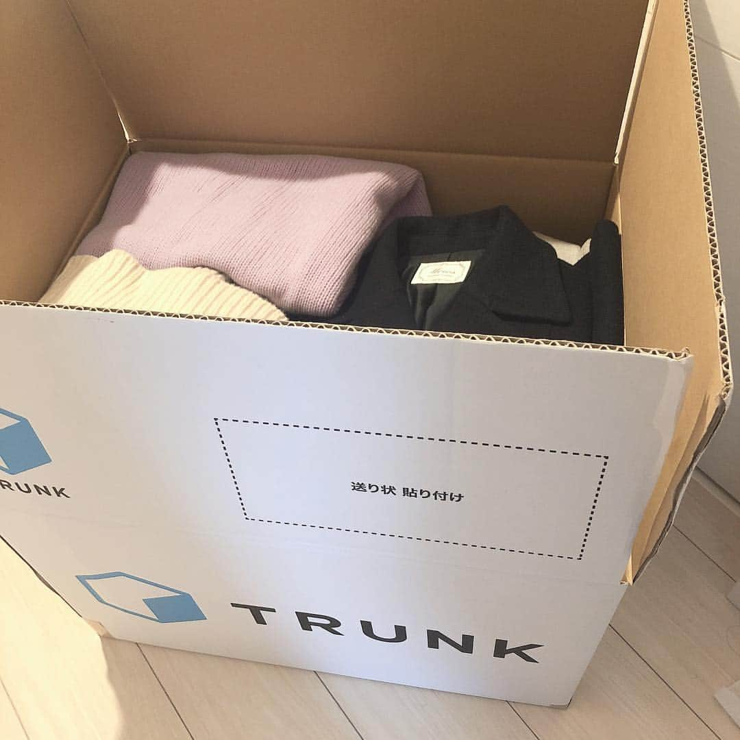 那須愛里さんのインスタグラム写真 - (那須愛里Instagram)「無料クーポンコードを頂いたので @trunk_services サービスを使って﻿ かさばる冬物を預けました📦🧣☃️﻿ ﻿  クローゼットがだいぶスッキリしたよ✨﻿ いつもクローゼットに入りきらなくて、﻿ 季節物は実家に預けていたので﻿ このサービスは本当に便利‼︎﻿ ﻿  預けたお洋服もアプリで確認できるから﻿ 何を預けてるか一目でわかってありがたいシステム( ˙࿁˙ )ᐝ﻿ ﻿  クーポンコードを使用すると﻿ 初期費用+6ヶ月分の利用料になるみたいなので﻿ この機会にぜひ試してみてね‼︎★﻿ クーポンコード﻿ 【in19air】﻿ ﻿ #クローゼットすっきり #かさばる冬物﻿ #TRUNKで衣替え #衣替え #トランクルーム #収納 #PR」4月22日 20時21分 - aaairixoxo